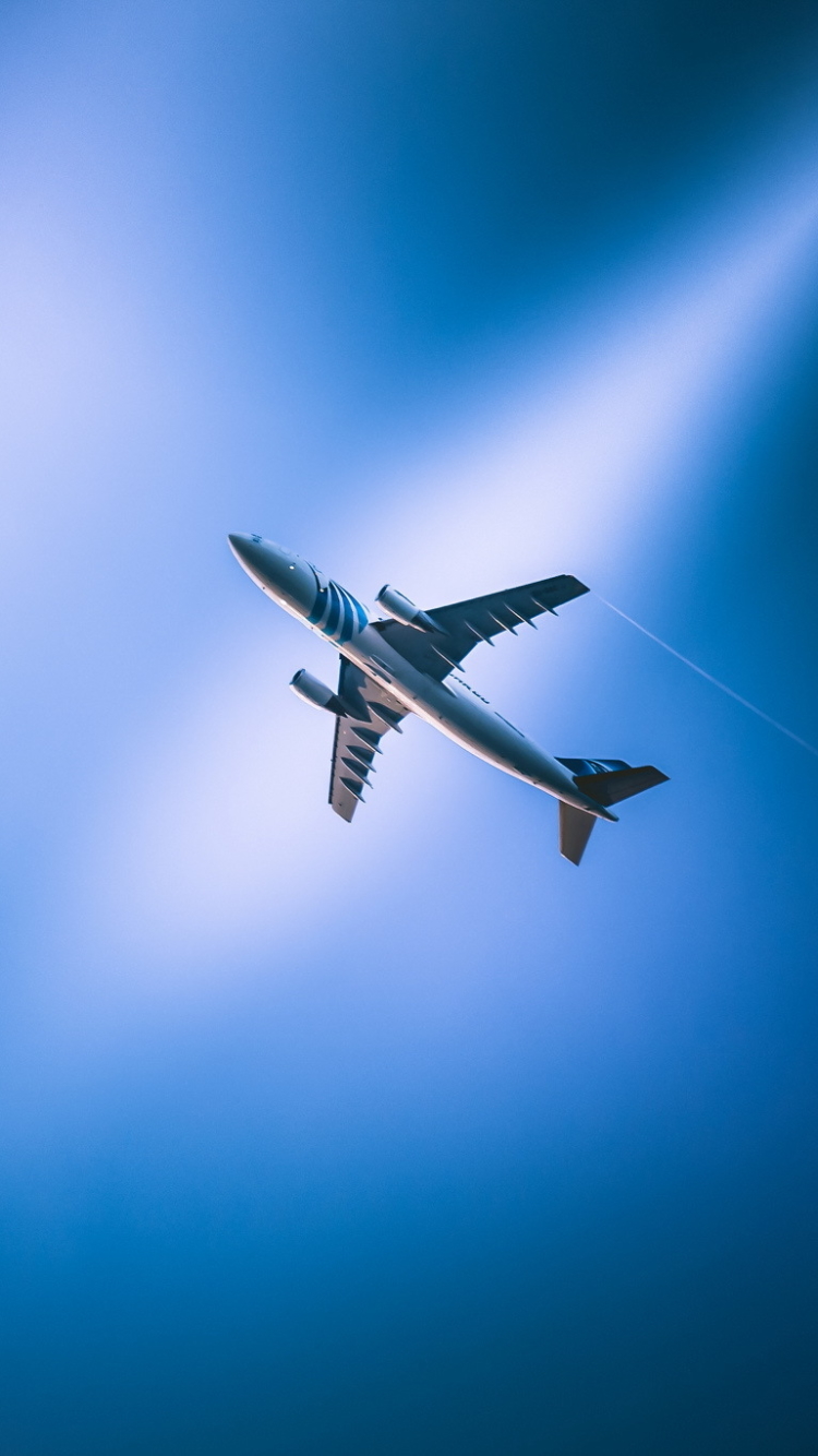 Скачать картинку Небо, Синий, Самолет, Транспортные Средства, Пассажирский Самолет в телефон бесплатно.