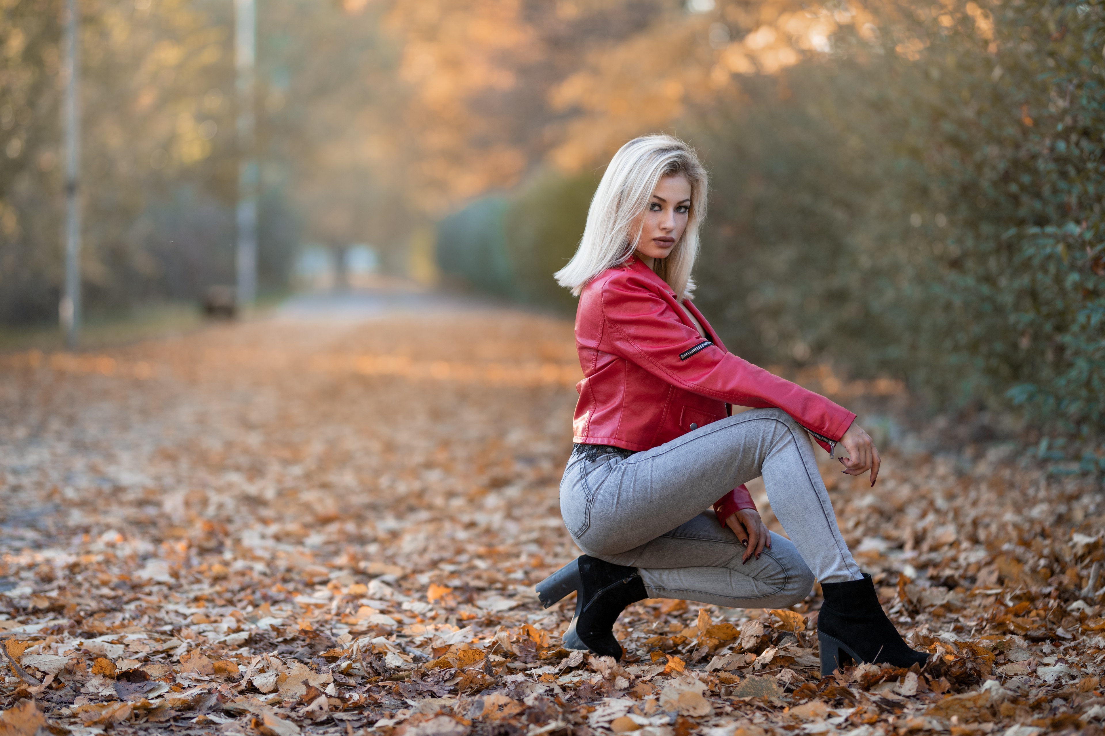 Download mobile wallpaper Fall, Mood, Blonde, Jeans, Jacket, Women for free.