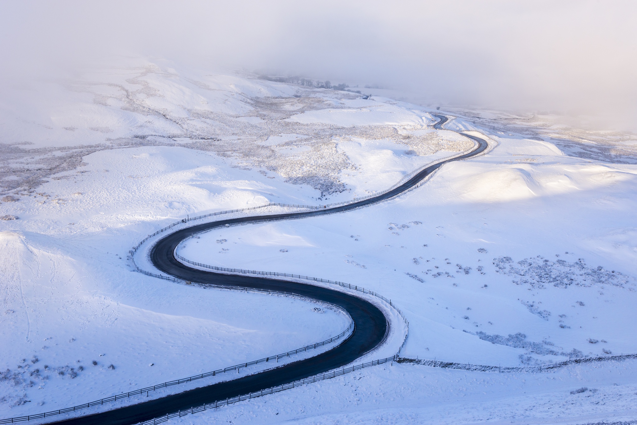 Descarga gratis la imagen Paisaje, Invierno, Naturaleza, Nieve, Carretera, Hecho Por El Hombre en el escritorio de tu PC