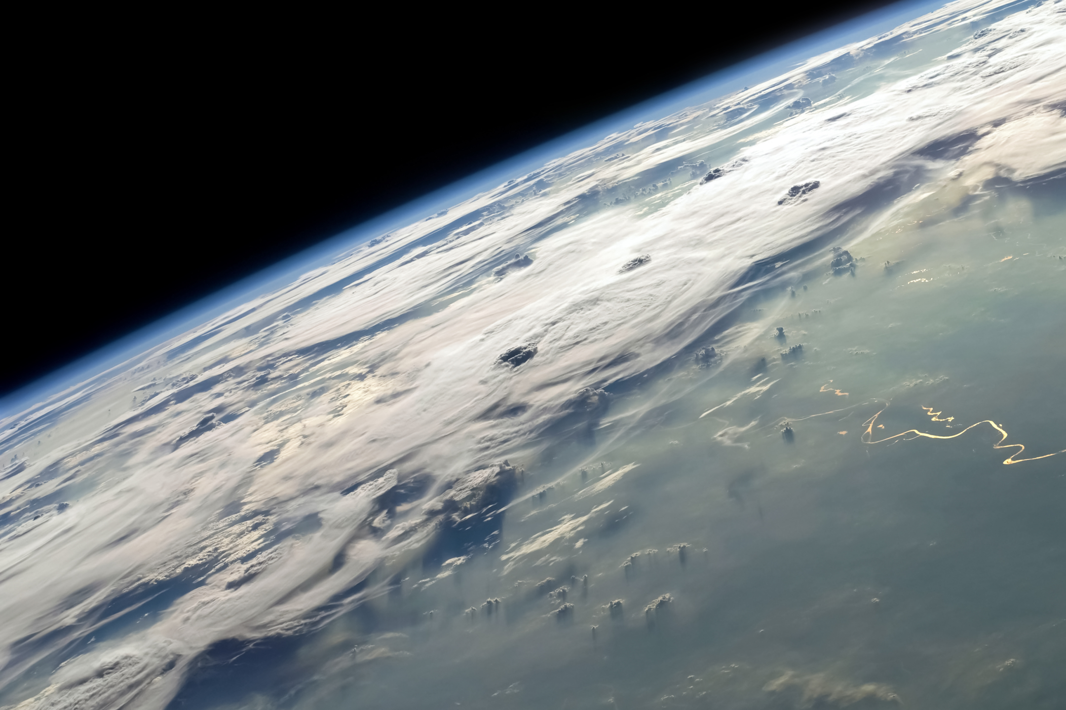 Descarga gratis la imagen Horizonte, Tierra, Espacio, Nube, Tierra/naturaleza, Desde El Espacio en el escritorio de tu PC