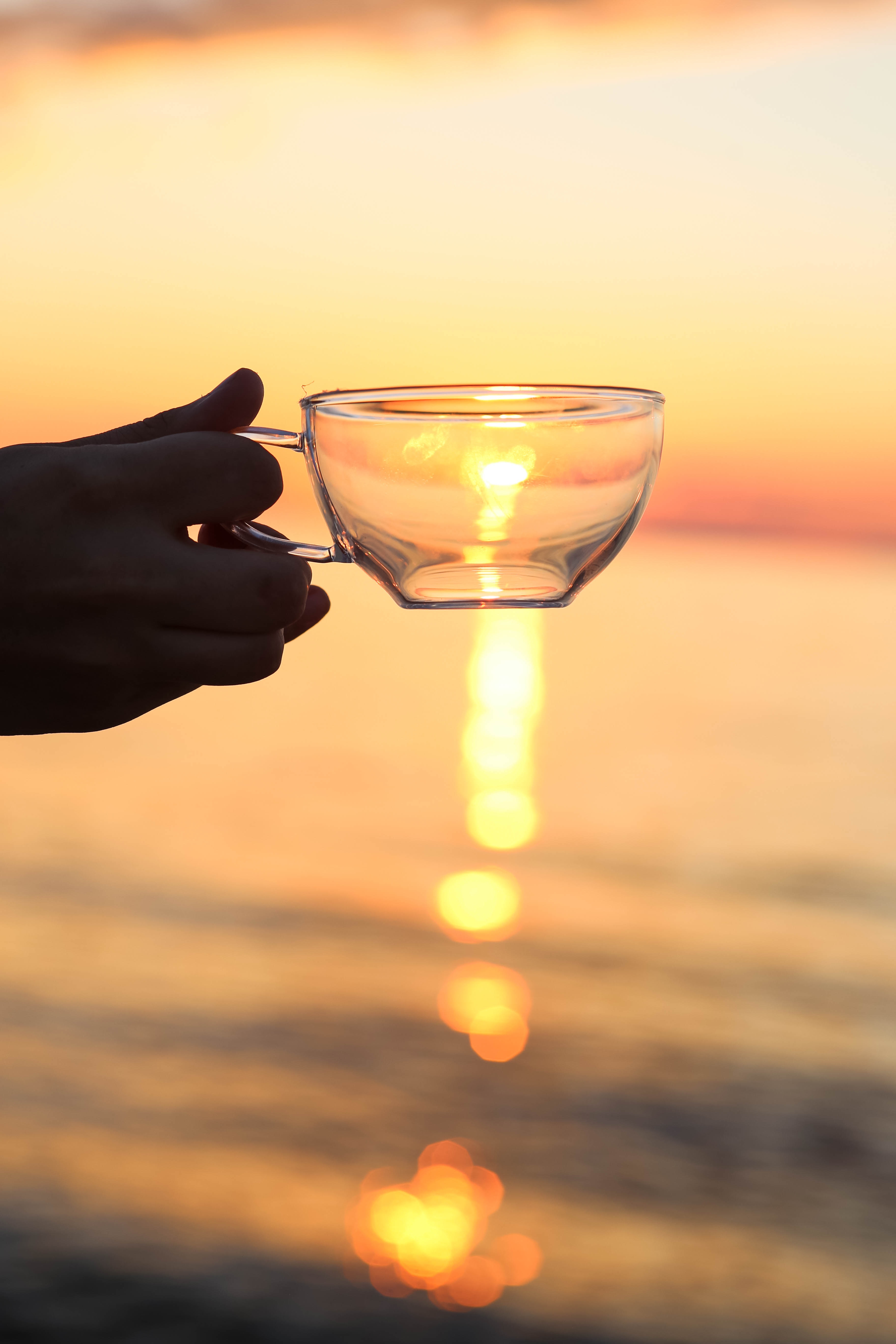 Free download wallpaper Sunset, Sun, Hand, Miscellaneous, Miscellanea, Cup on your PC desktop