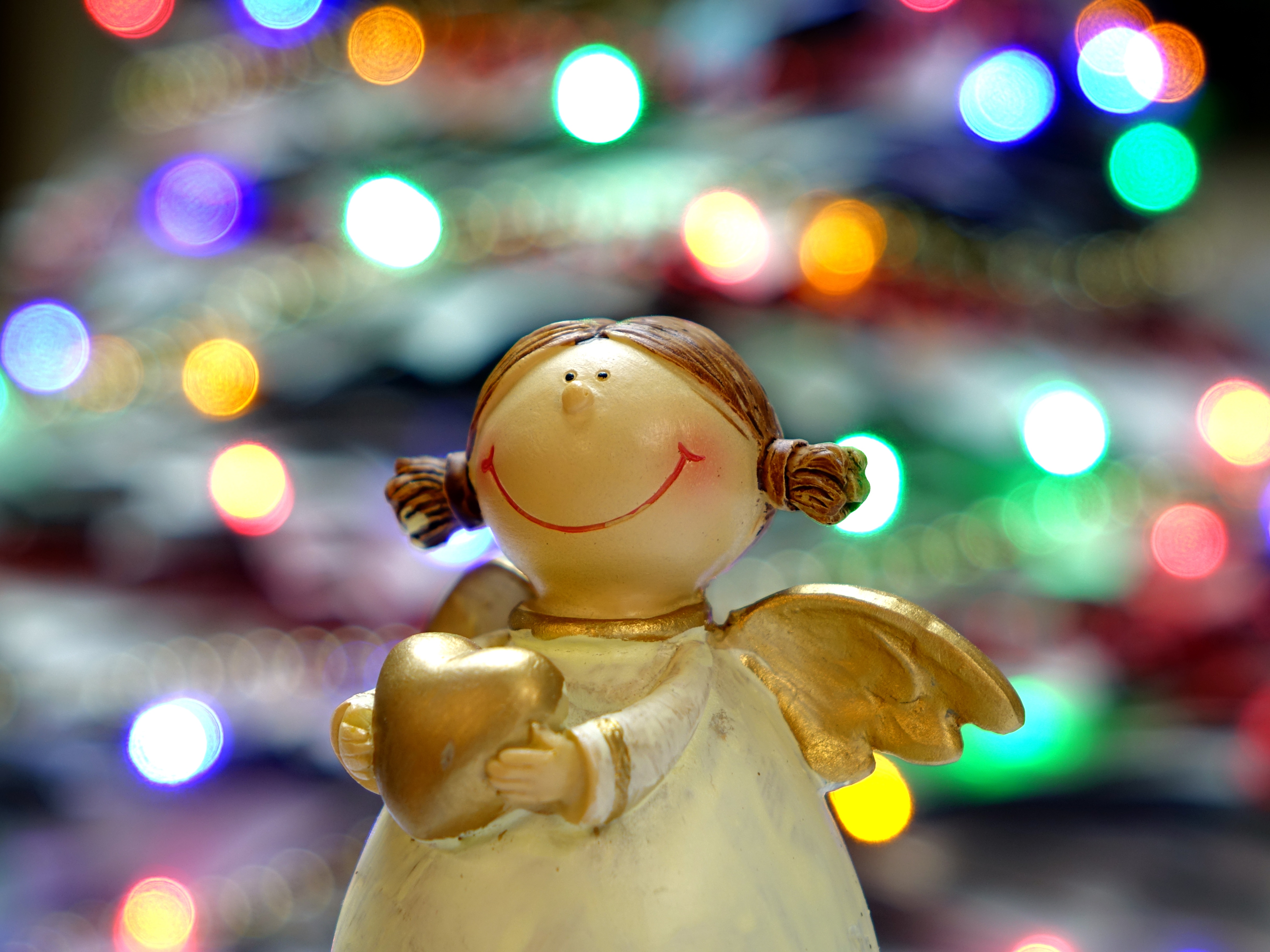 Download mobile wallpaper Statuette, Holidays, Angel, Christmas, Glare for free.