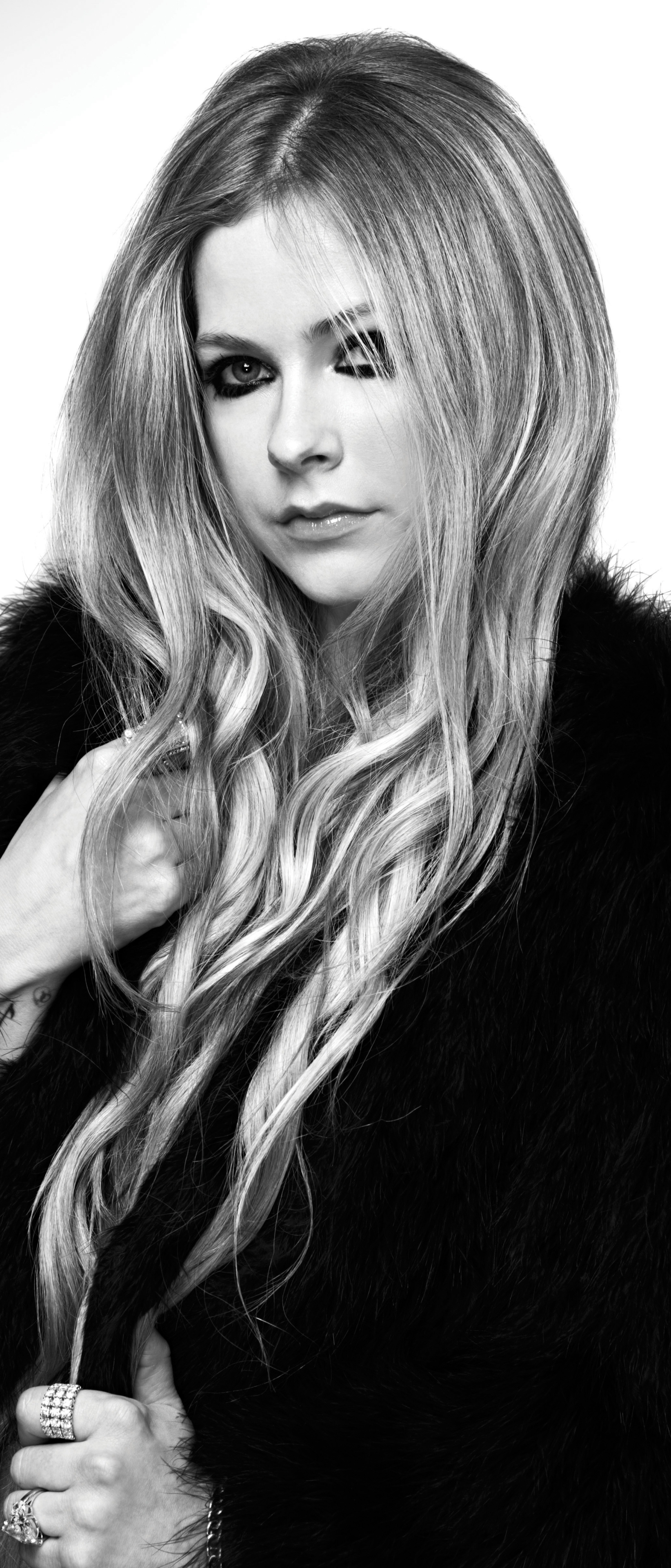 Download mobile wallpaper Music, Avril Lavigne, Monochrome, Singer, Canadian, Long Hair for free.