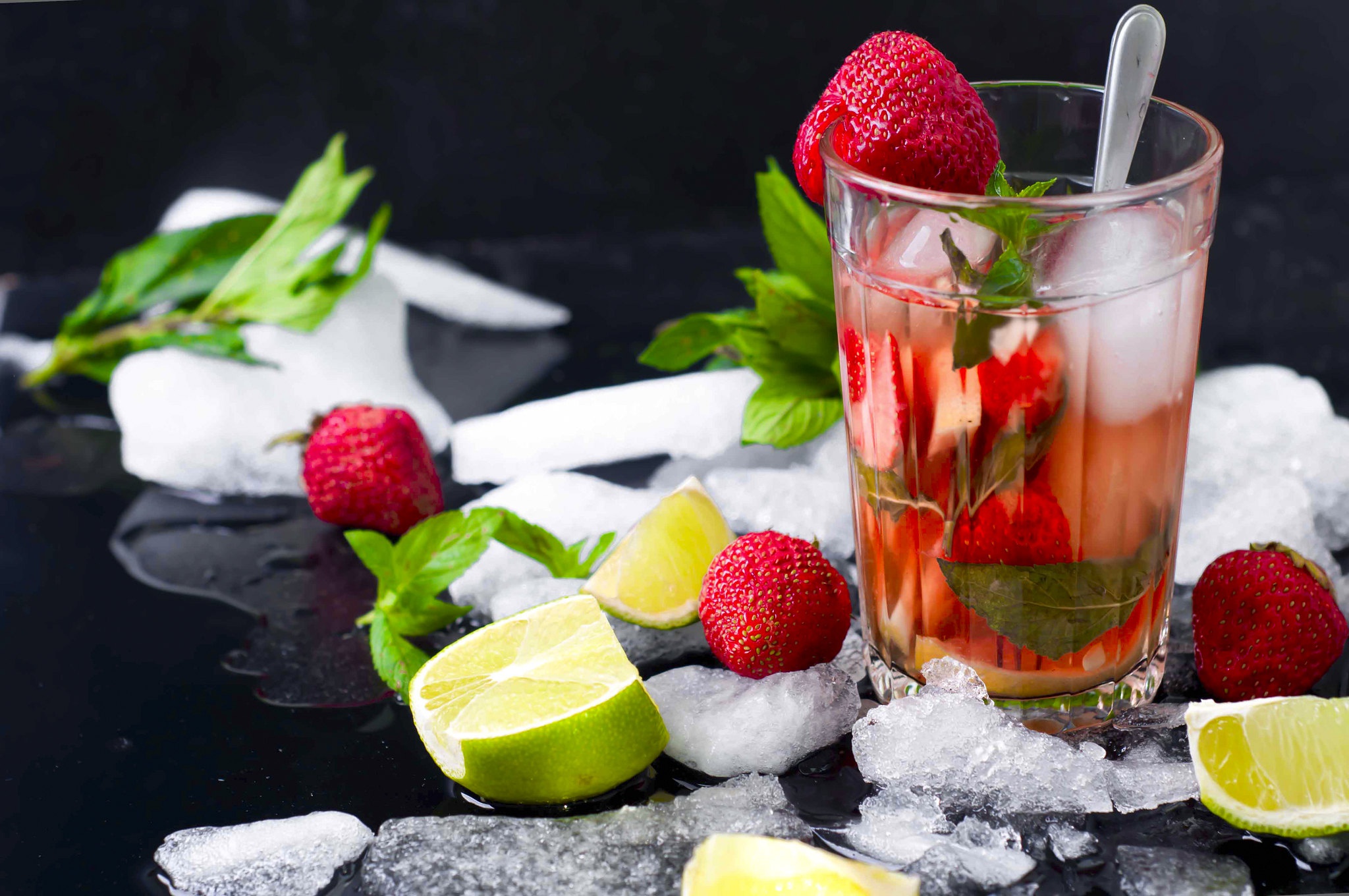 Download mobile wallpaper Food, Strawberry, Ice, Lime, Drink, Cocktail for free.