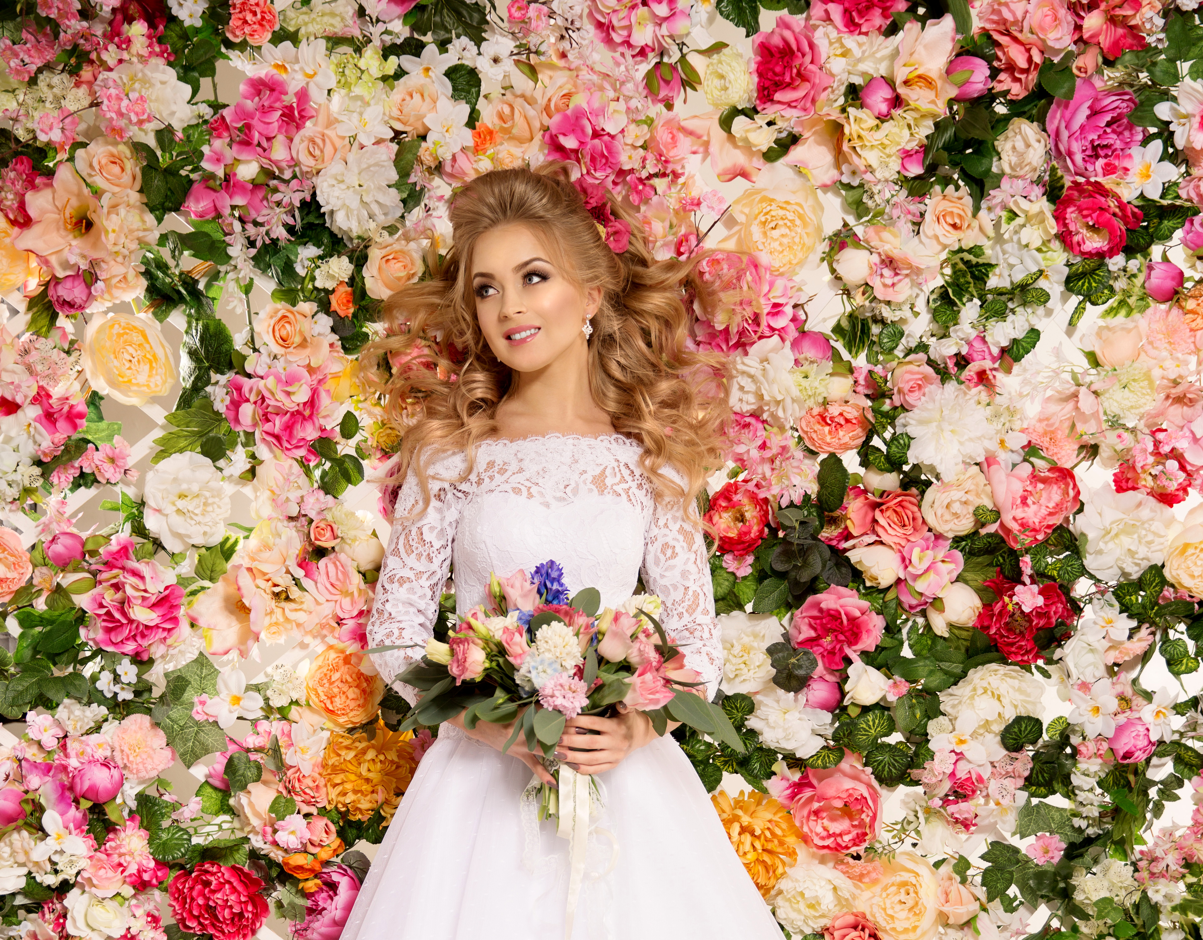 Free download wallpaper Flower, Smile, Blonde, Bride, Model, Women, Wedding Dress, White Dress on your PC desktop