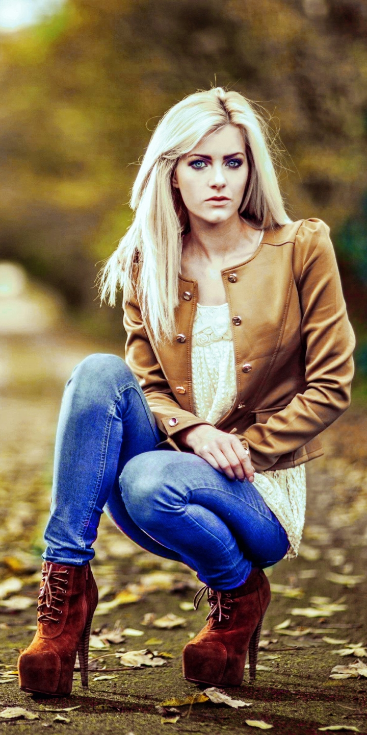 Download mobile wallpaper Beautiful, Fall, Blonde, Jeans, Women for free.