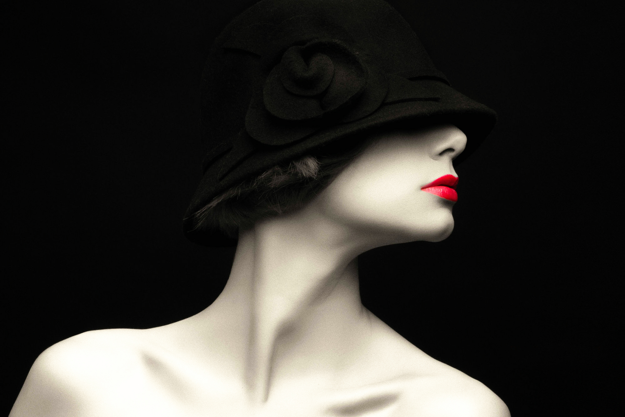Download mobile wallpaper Hat, Model, Women, Lips for free.