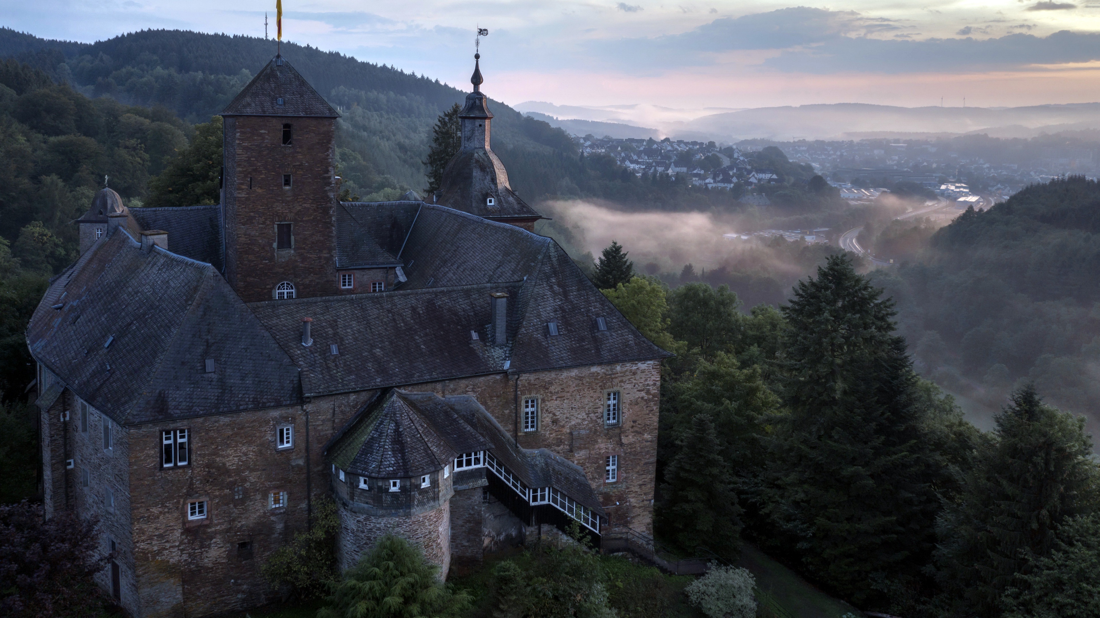 Descarga gratuita de fondo de pantalla para móvil de Castillos, Hecho Por El Hombre, Castillo.