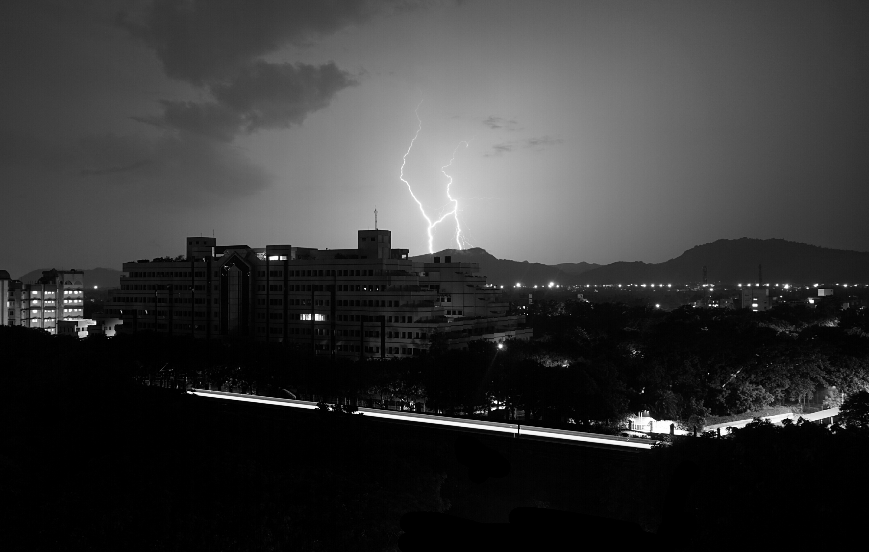 Laden Sie das Blitz, Fotografie, Schwarz Weiss-Bild kostenlos auf Ihren PC-Desktop herunter