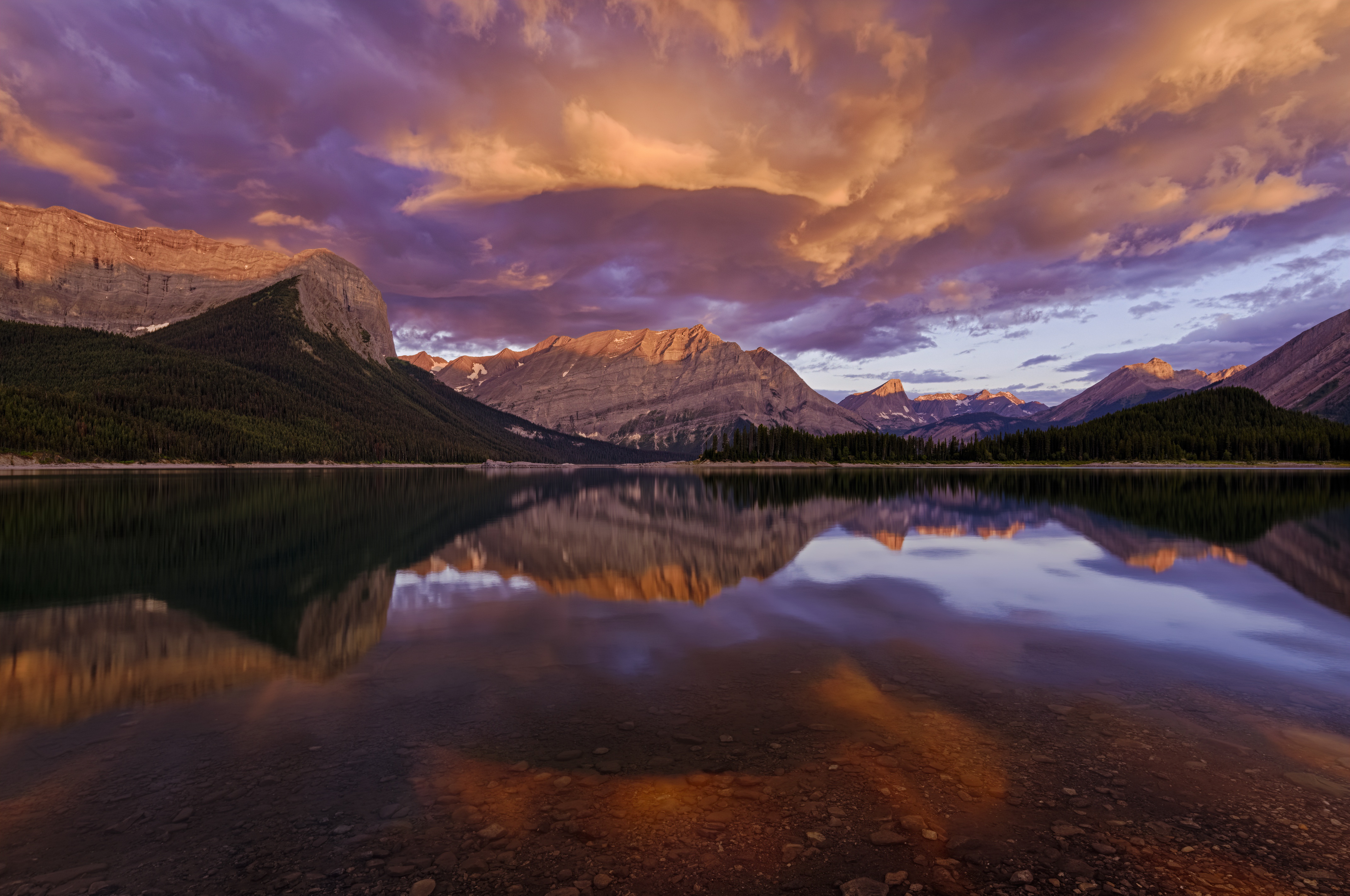 Скачать картинку Природа, Облака, Озера, Гора, Озеро, Канада, Земля/природа в телефон бесплатно.