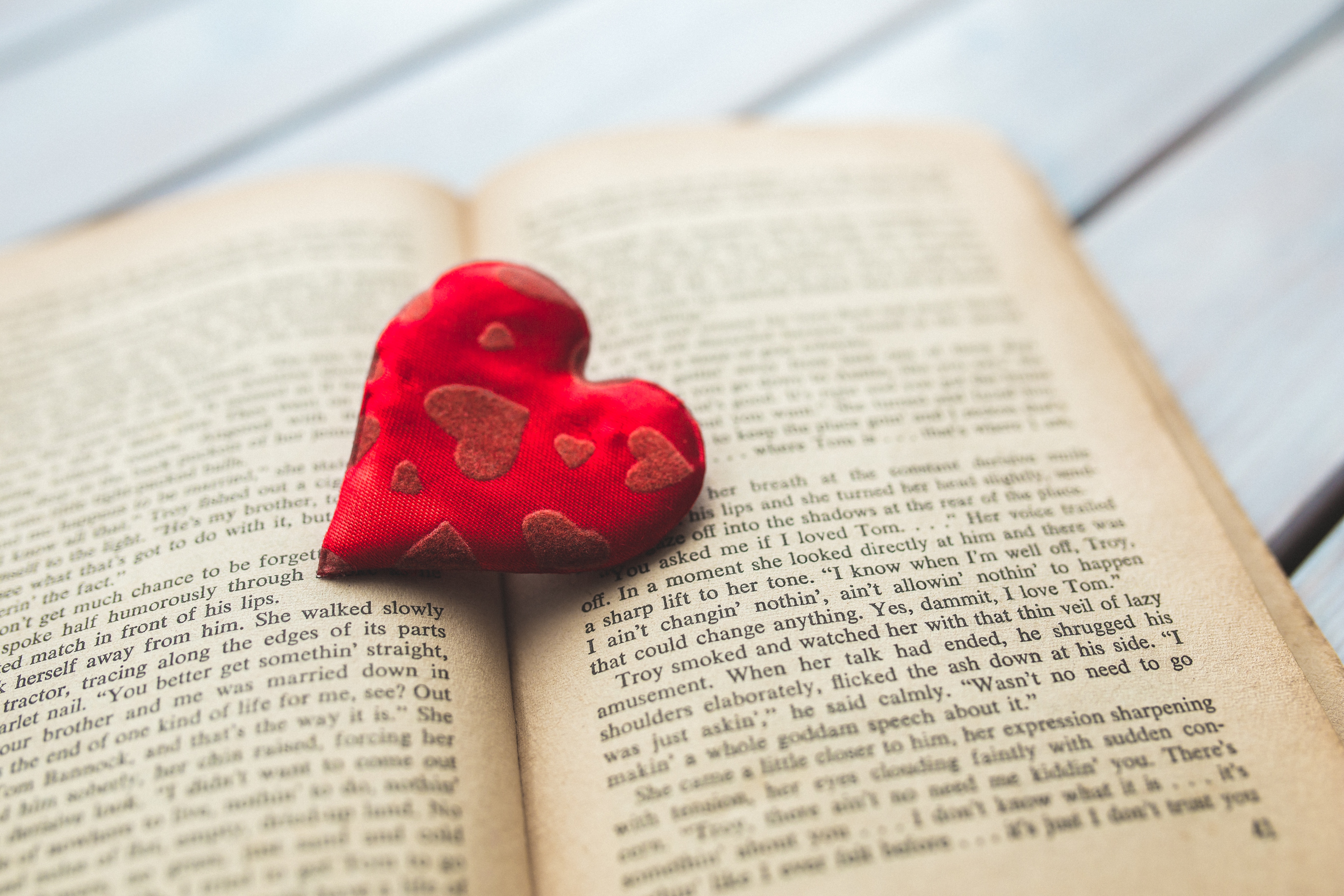 Laden Sie das Ein Herz, Herzen, Buch, Liebe-Bild kostenlos auf Ihren PC-Desktop herunter