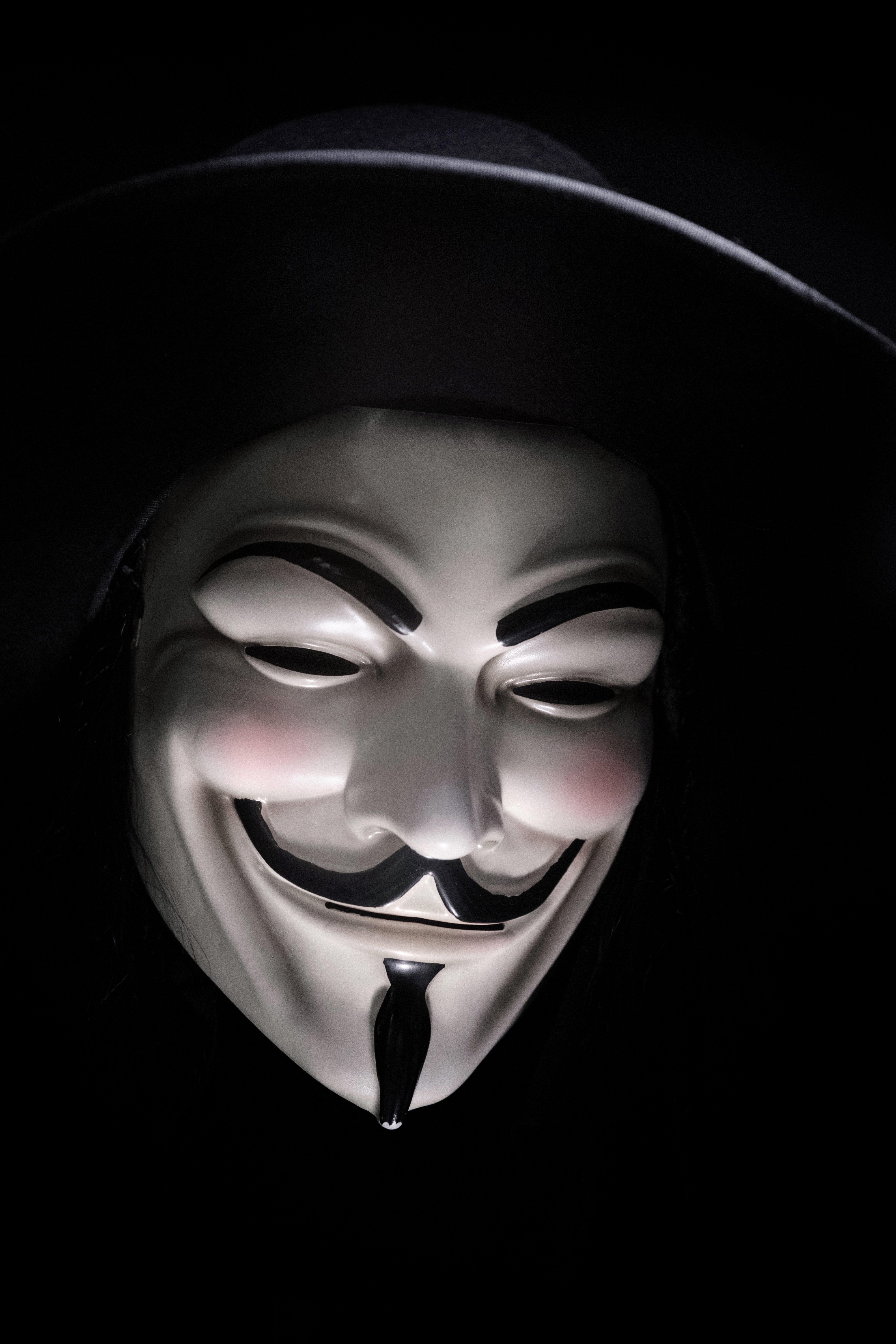 113357 скачать обои маска, разное, аноним, шляпа, темный - заставки и картинки бесплатно