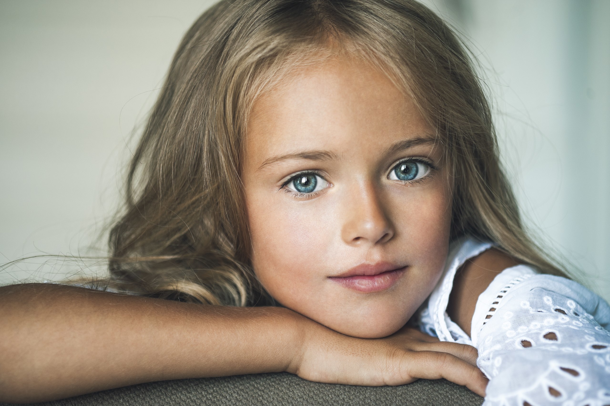 Laden Sie Kristina Pimenova HD-Desktop-Hintergründe herunter