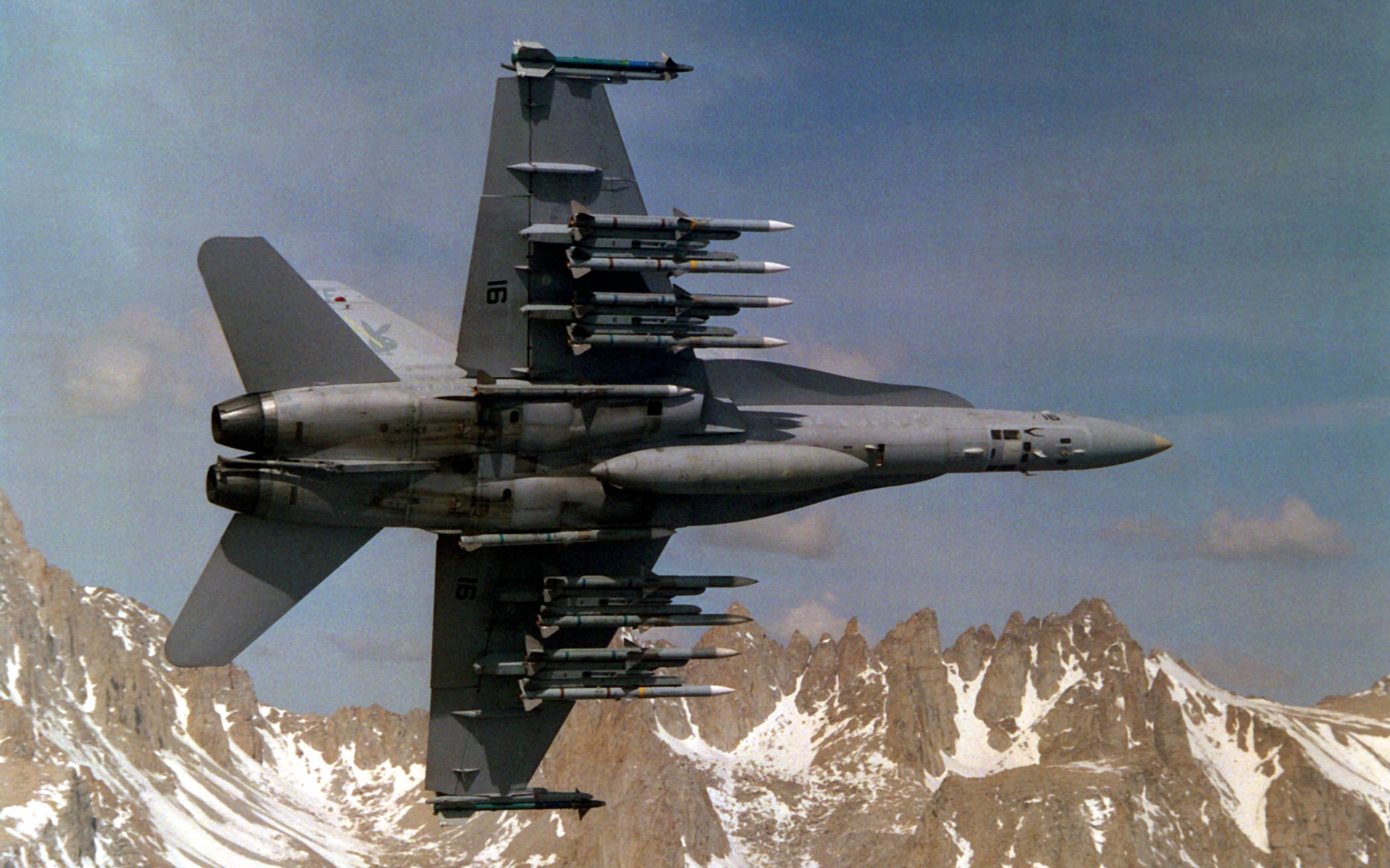 Завантажити шпалери безкоштовно Військовий, Mcdonnell Douglas F/a 18 Hornet, Реактивні Винищувачі картинка на робочий стіл ПК