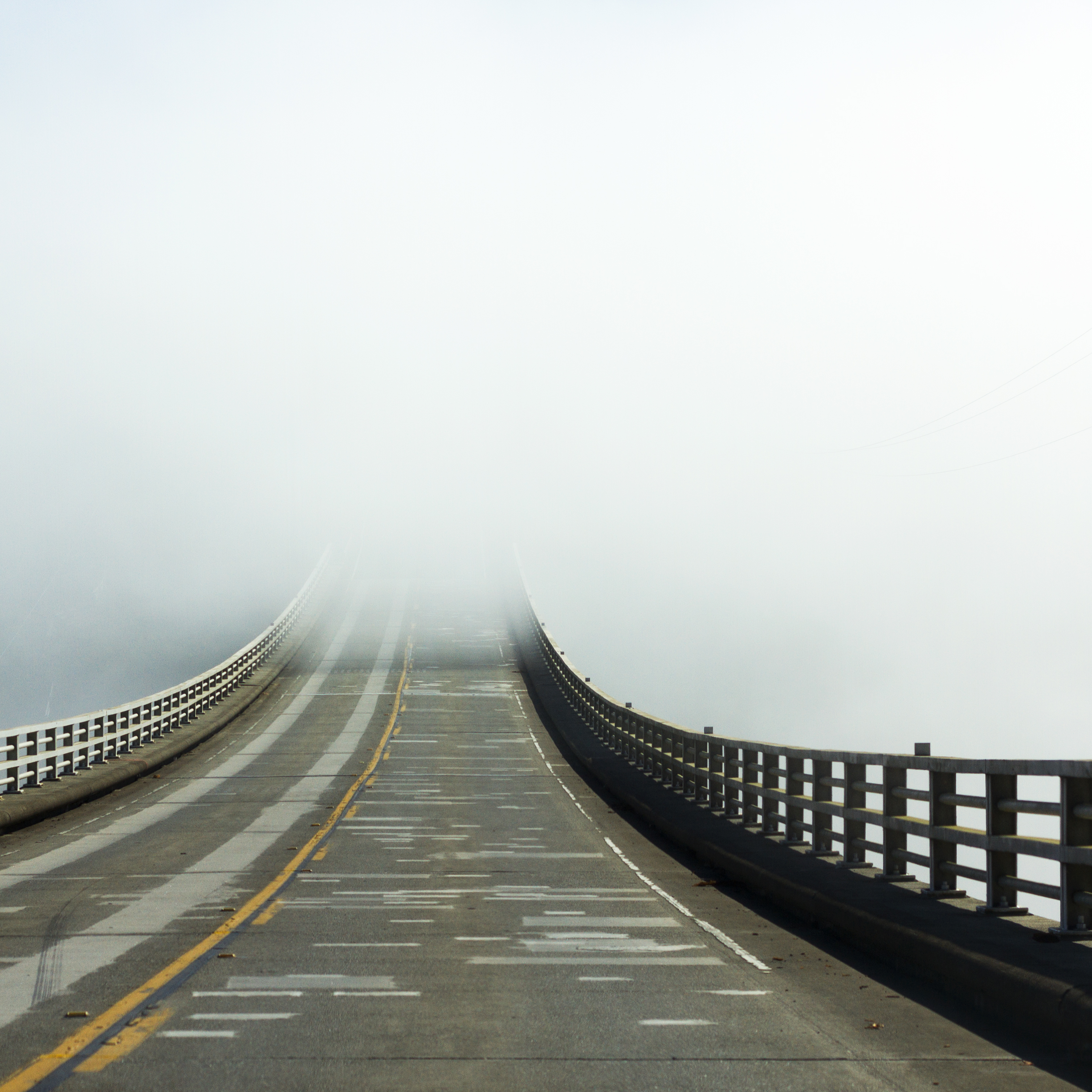 Laden Sie das Verschiedenes, Sonstige, Straße, Nebel, Brücke-Bild kostenlos auf Ihren PC-Desktop herunter