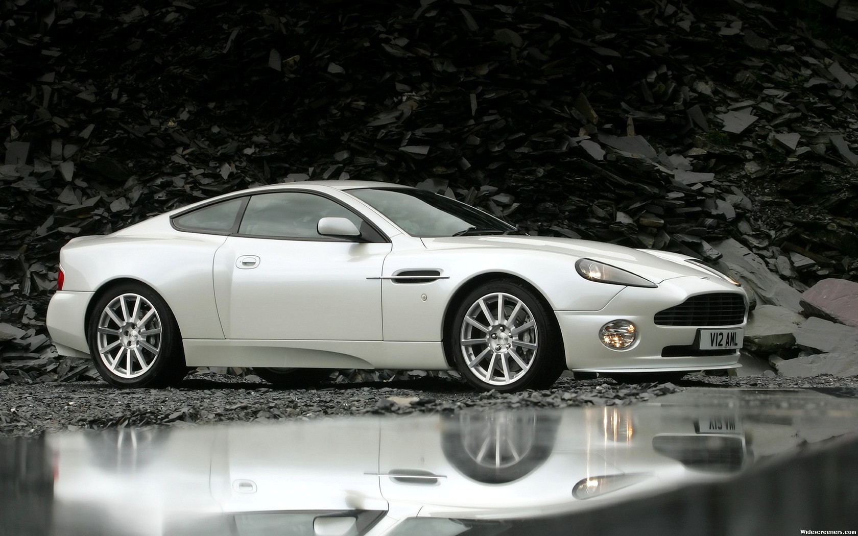 Descarga gratuita de fondo de pantalla para móvil de Aston Martin Vanquish, Aston Martin, Vehículos.