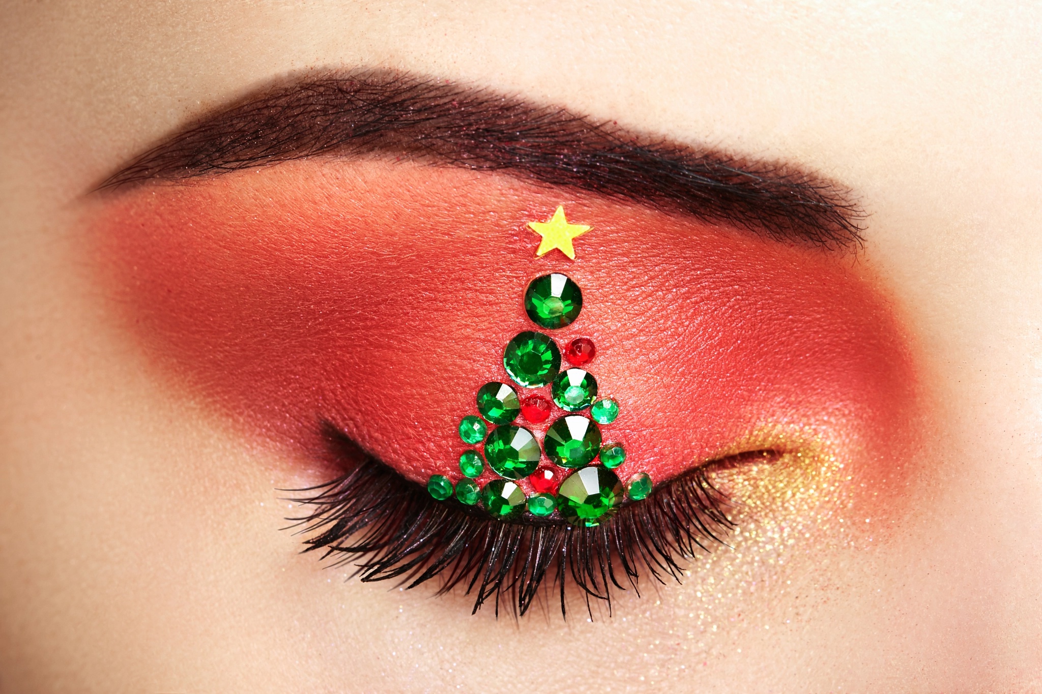 Download mobile wallpaper Christmas, Holiday, Christmas Tree, Makeup for free.