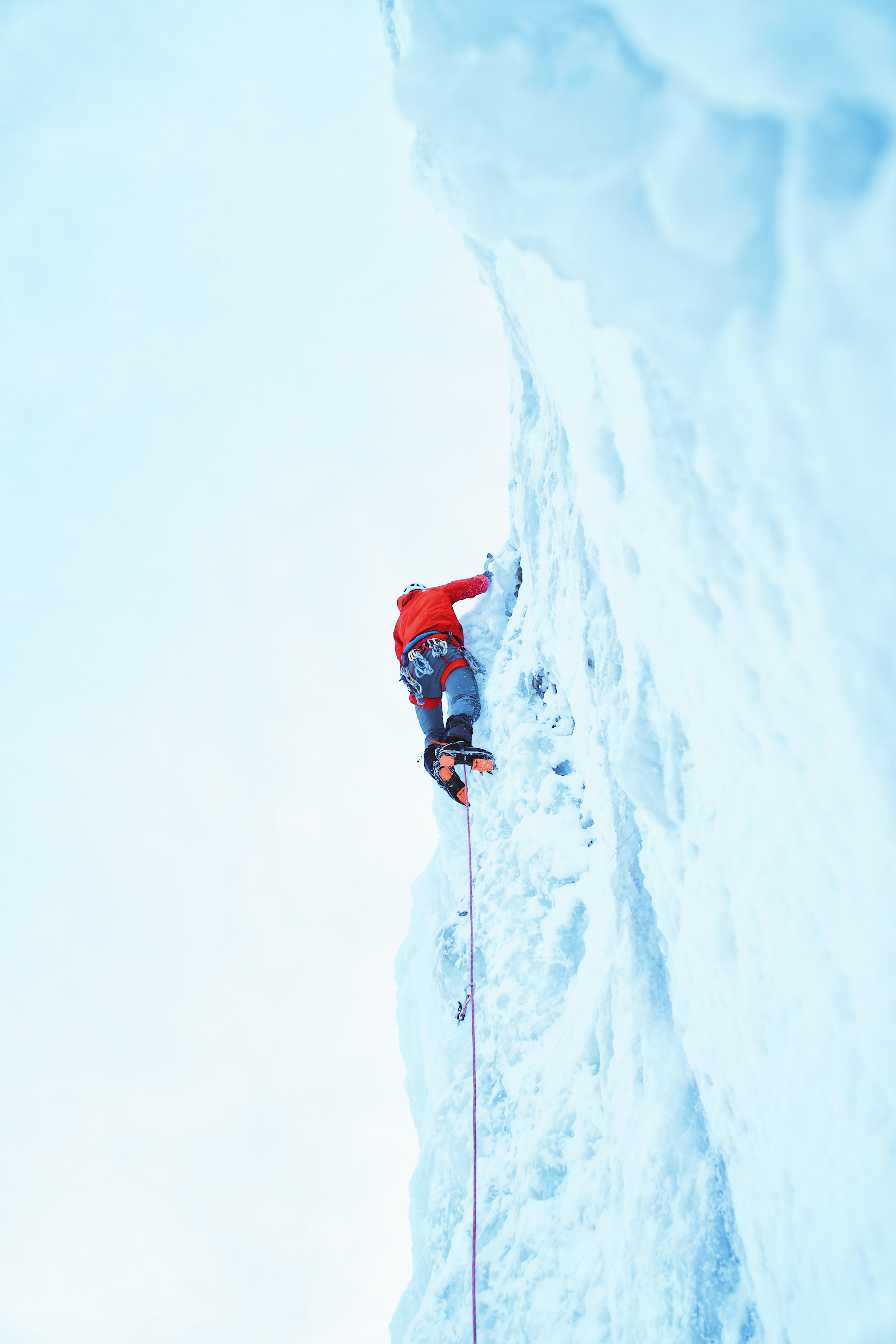123133 скачать обои альпинист, спорт, снег, гора, скалолазание - заставки и картинки бесплатно