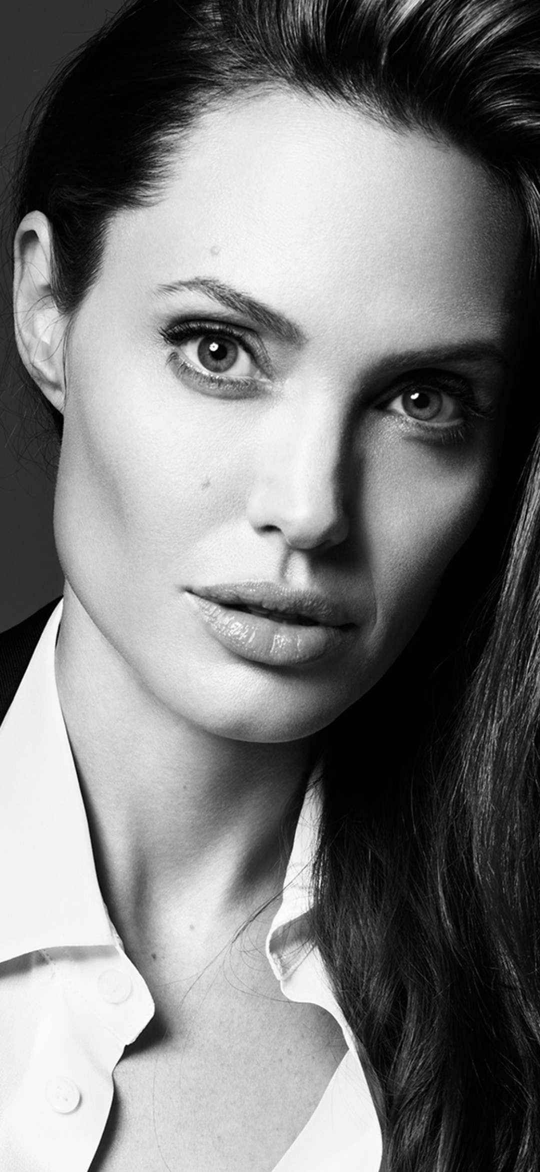 Handy-Wallpaper Angelina Jolie, Schwarz Weiß, Amerikanisch, Schwarz Weiss, Berühmtheiten, Darstellerin kostenlos herunterladen.
