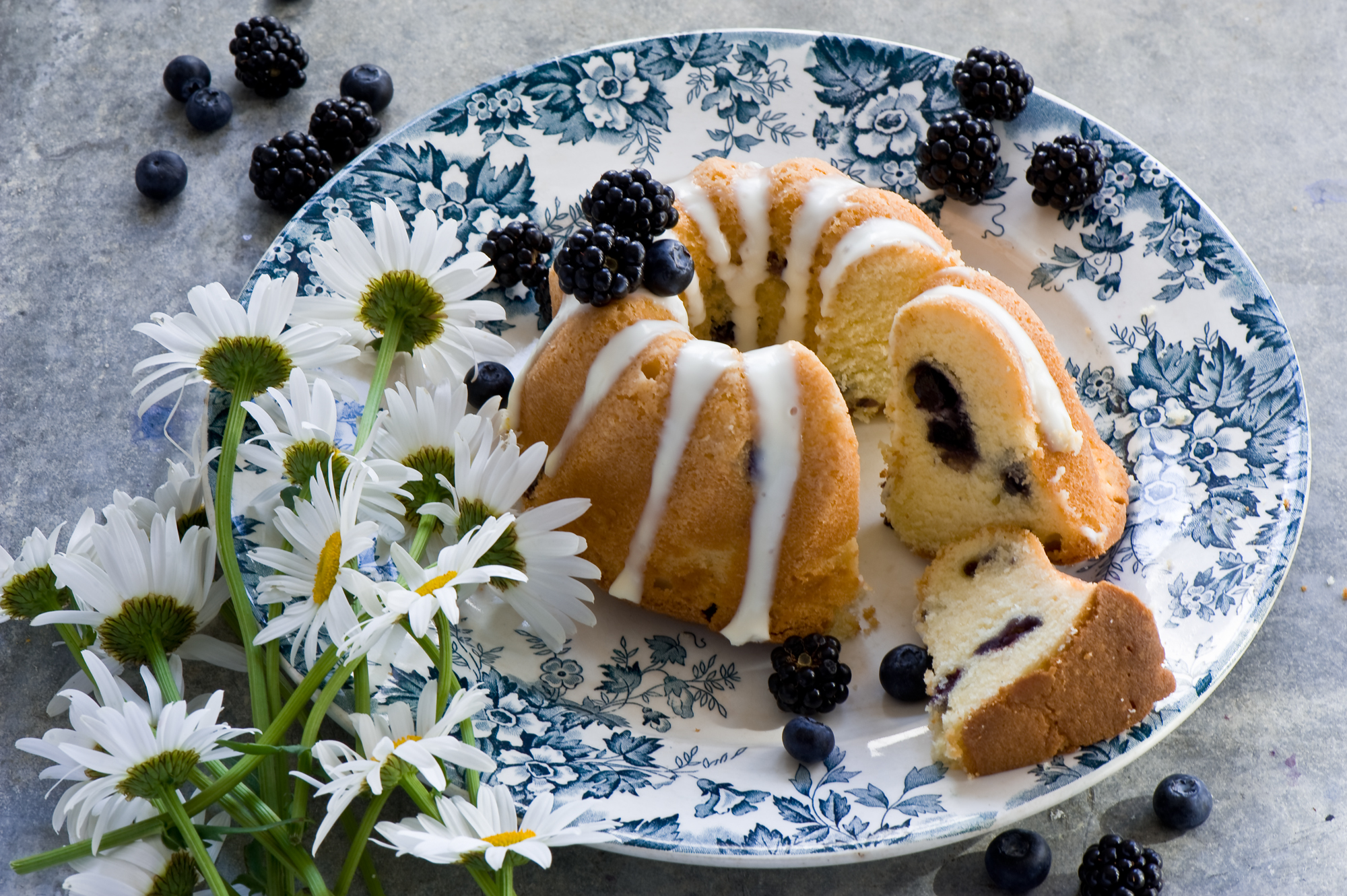 Free download wallpaper Food, Blueberry, Blackberry, Flower, Cake, Berry on your PC desktop