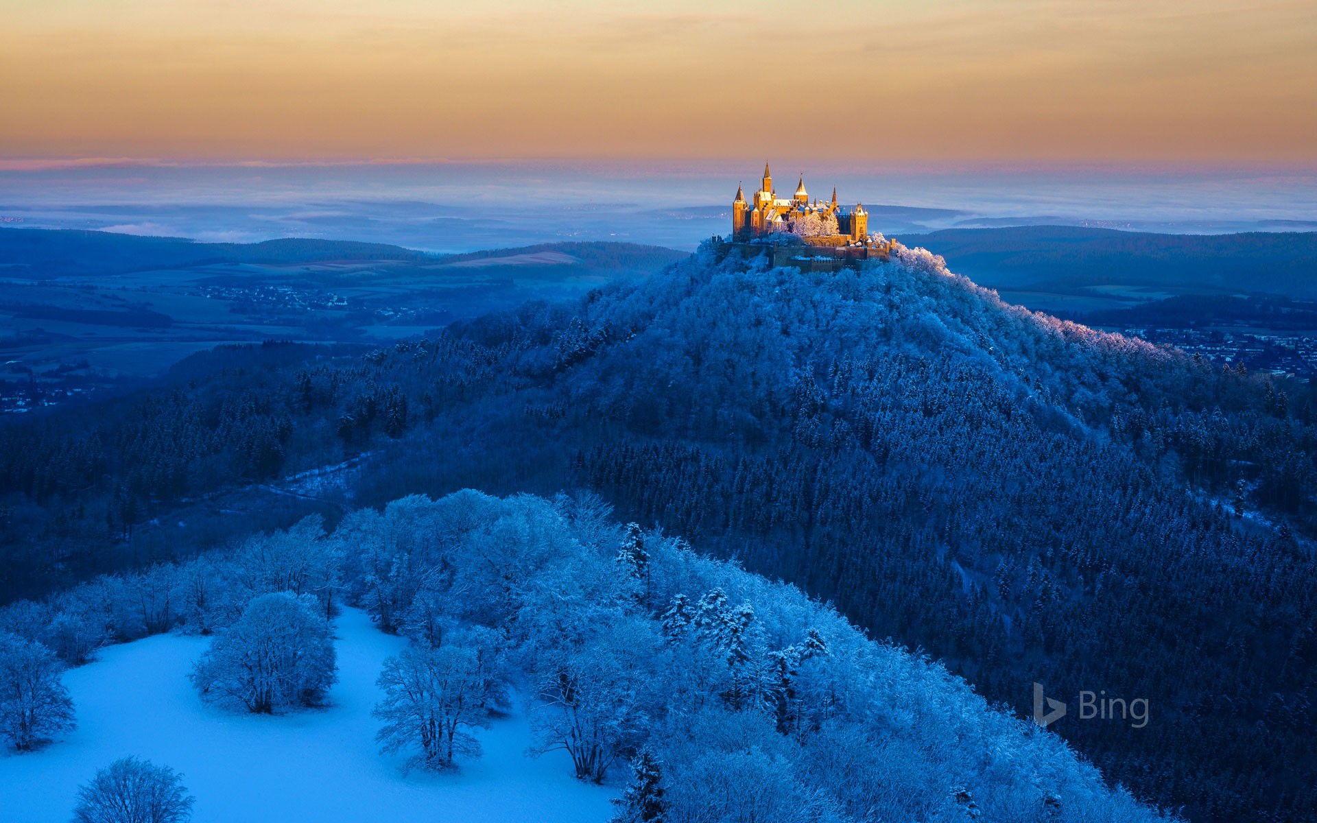 Скачать картинку Зима, Гора, Дерево, Германия, Сделано Человеком, Замок Гогенцоллерн в телефон бесплатно.