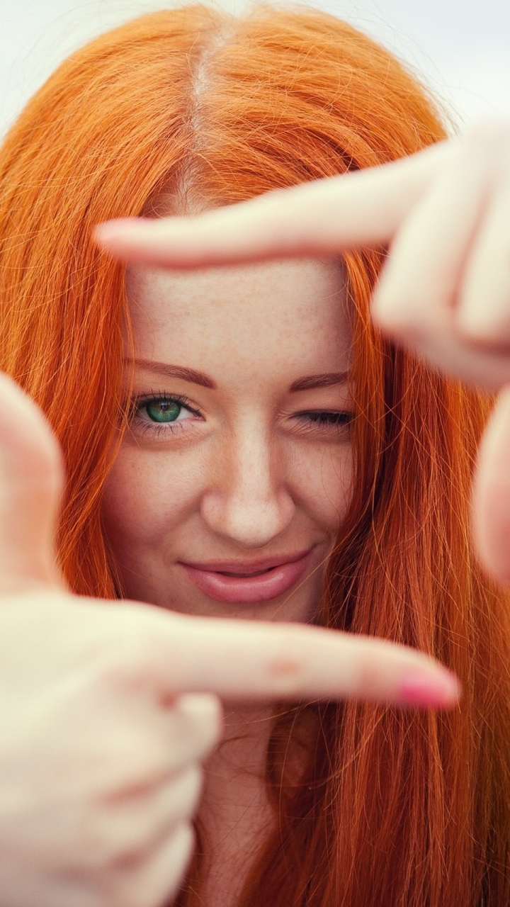 Baixar papel de parede para celular de Ruiva, Retrato, Modelo, Olhos Verdes, Mulheres gratuito.