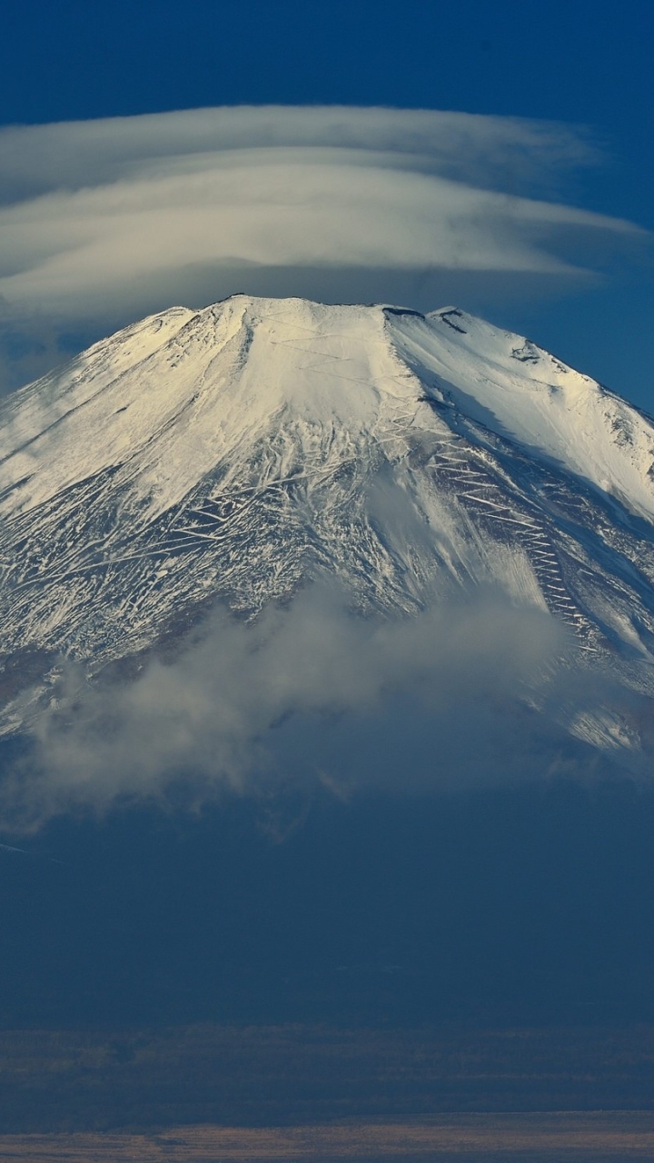 Скачать картинку Облака, Гора, Крупный План, Япония, Облако, Вулкан, Гора Фудзи, Вулканы, Земля/природа в телефон бесплатно.