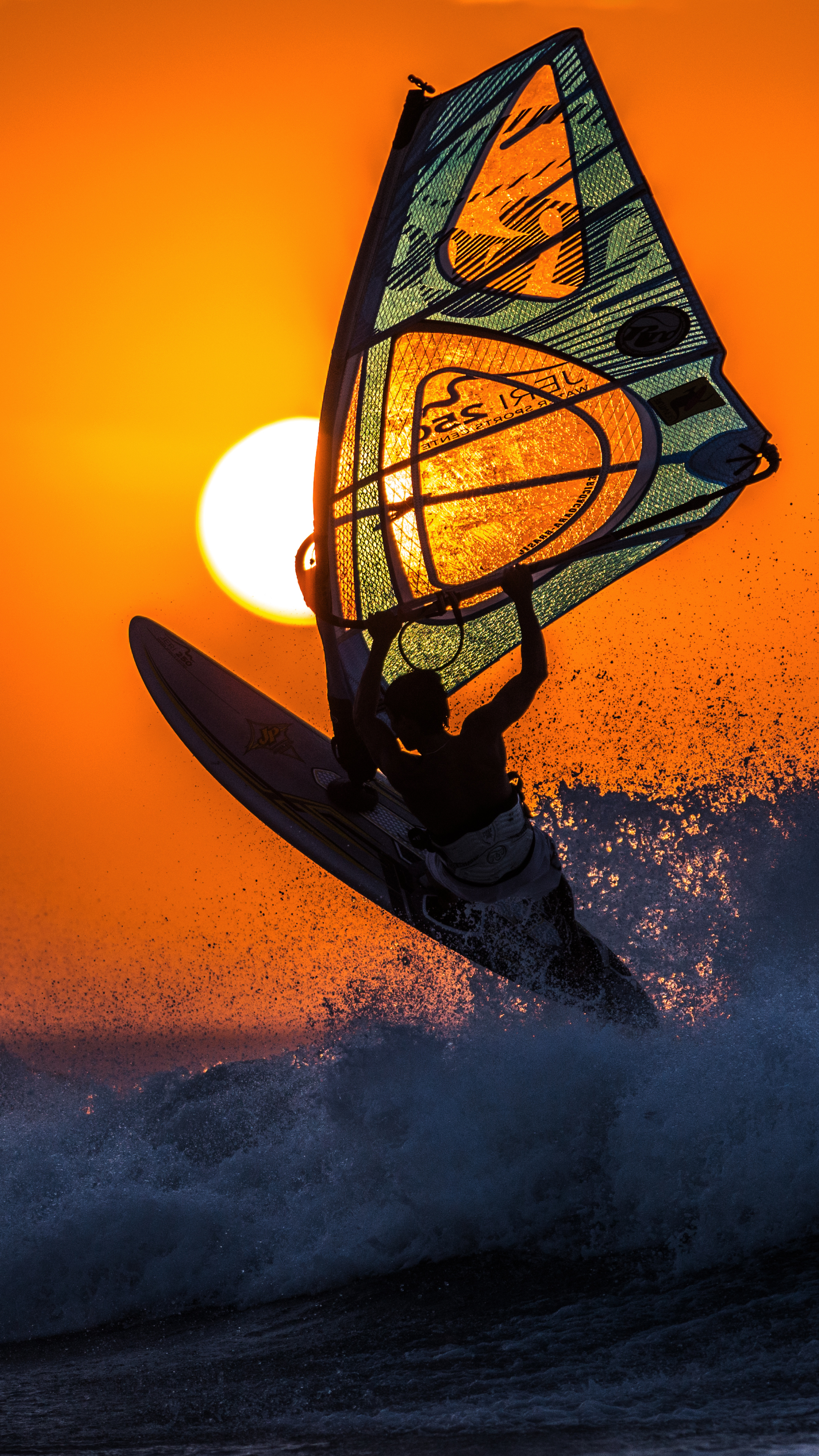 1271668 baixar papel de parede esportes, windsurf, surfar, surfe, pôr do sol, aceno, onda - protetores de tela e imagens gratuitamente
