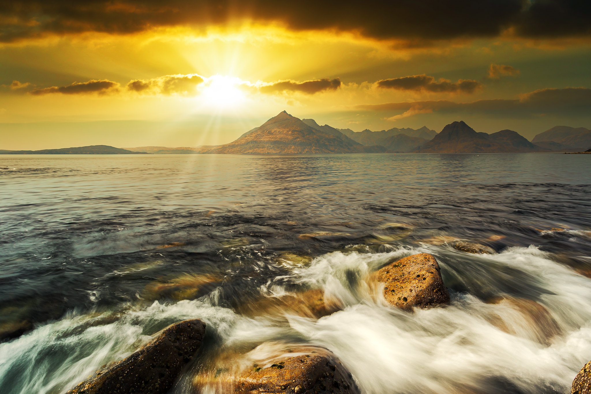 Laden Sie das Stein, Gebirge, Wolke, Meer, Sonne, Erde/natur, Meereslandschaft-Bild kostenlos auf Ihren PC-Desktop herunter