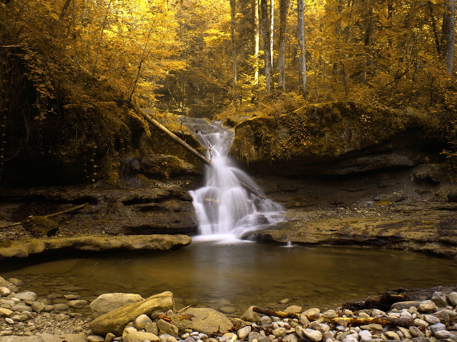 無料モバイル壁紙川, 滝, 秋, 風景をダウンロードします。
