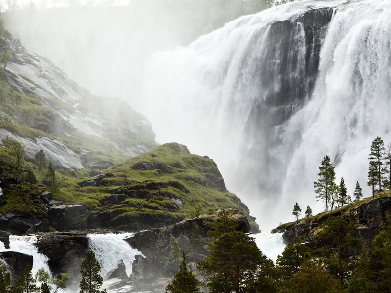 Handy-Wallpaper Landschaft, Mountains, Wasserfälle kostenlos herunterladen.