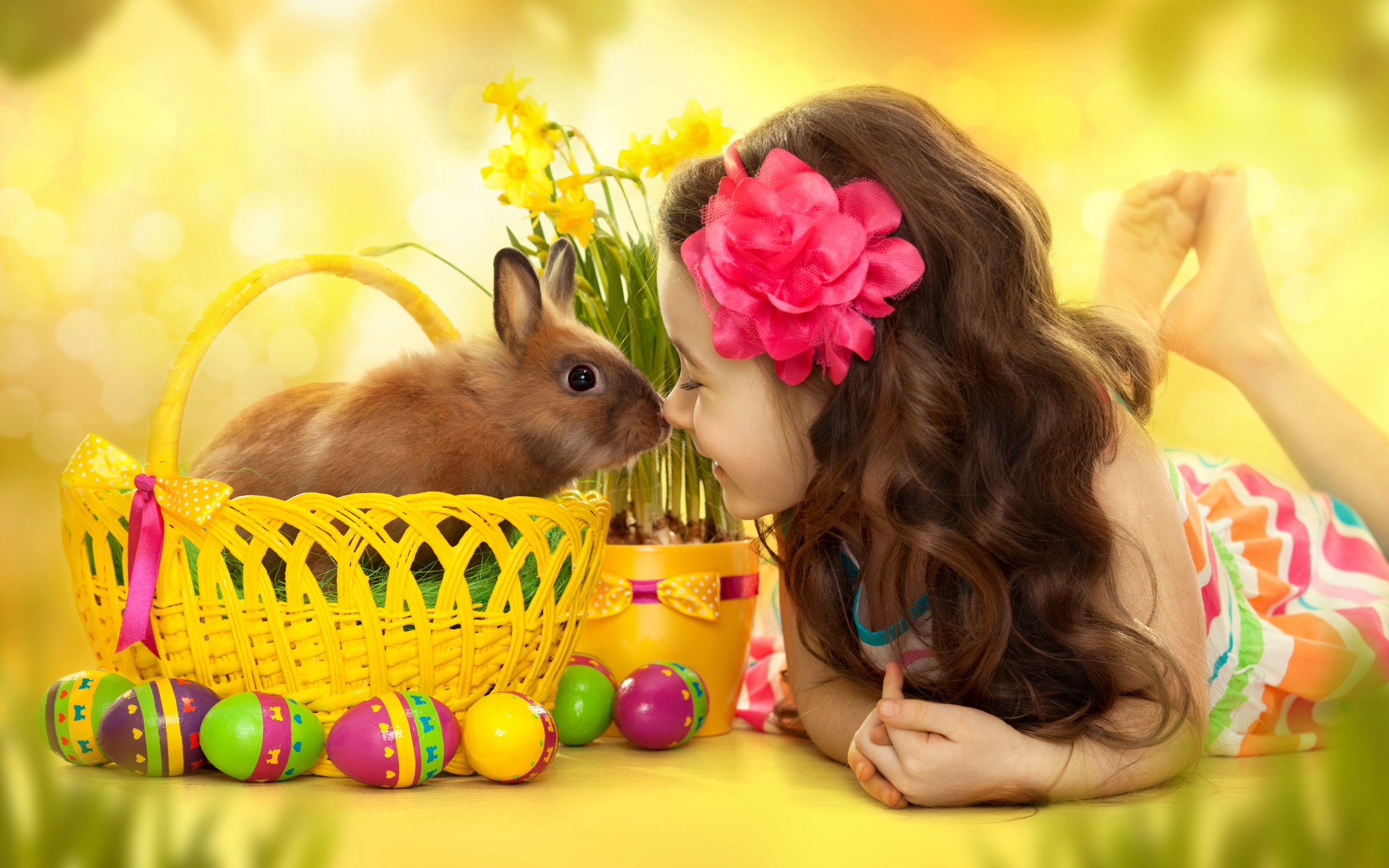 Laden Sie das Feiertage, Ostern, Blume, Süß, Korb, Hase, Kleines Mädchen, Osterei-Bild kostenlos auf Ihren PC-Desktop herunter