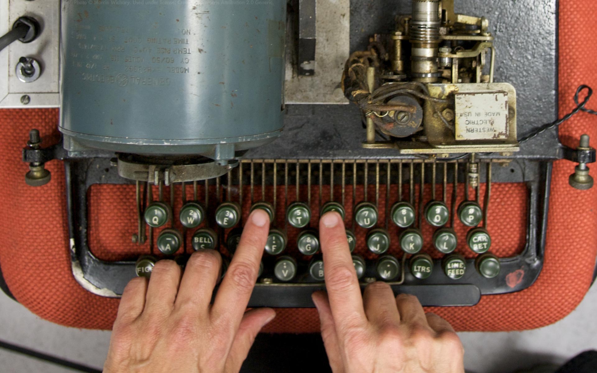 Handy-Wallpaper Schreibmaschine, Menschengemacht kostenlos herunterladen.