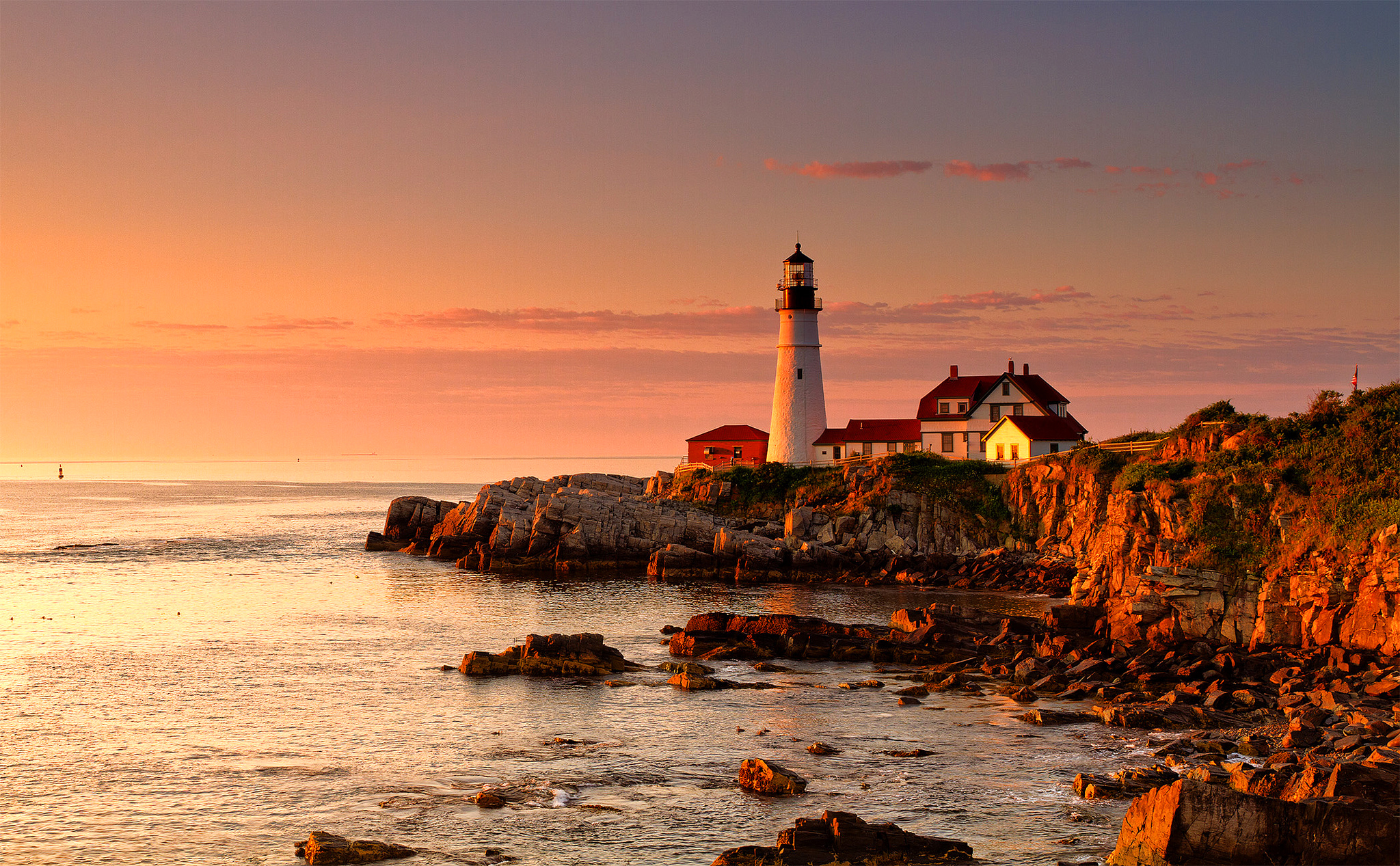 Free download wallpaper Sunset, Sky, Building, Horizon, Coast, Ocean, Lighthouse, Man Made on your PC desktop