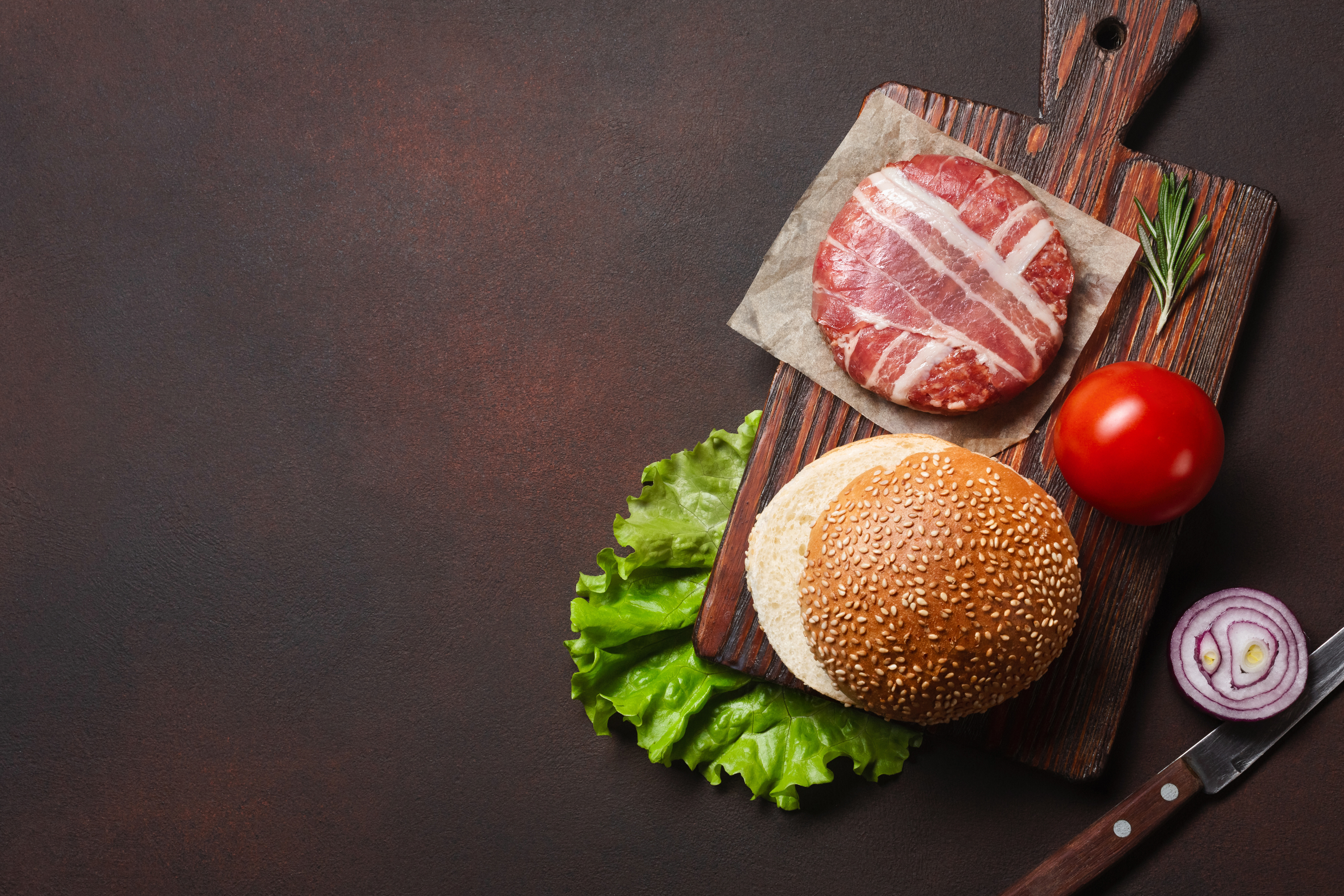 Handy-Wallpaper Hamburger, Tomate, Nahrungsmittel, Stillleben kostenlos herunterladen.