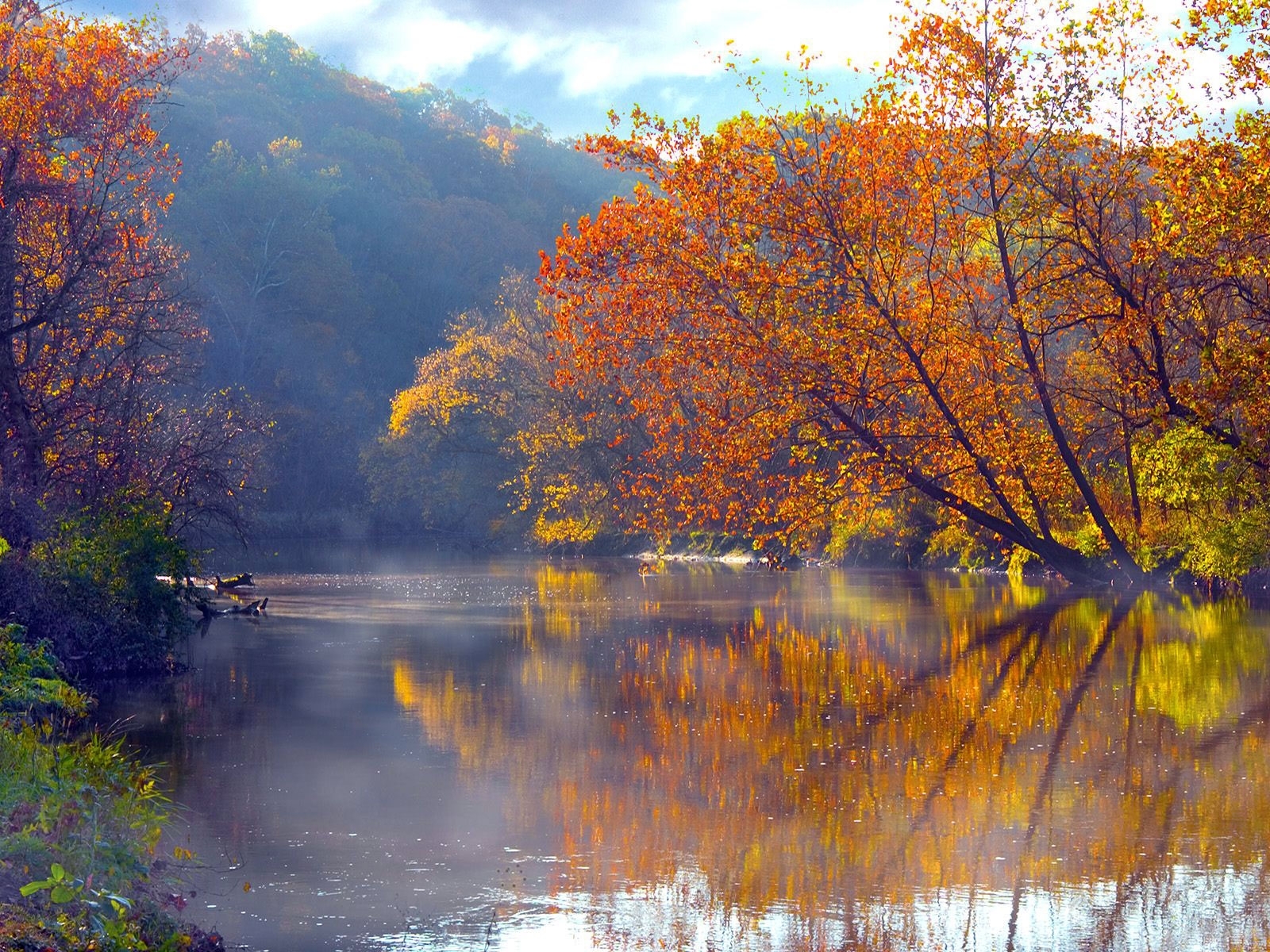 Handy-Wallpaper Landschaft, Seen, Bäume, Wasser, Herbst kostenlos herunterladen.