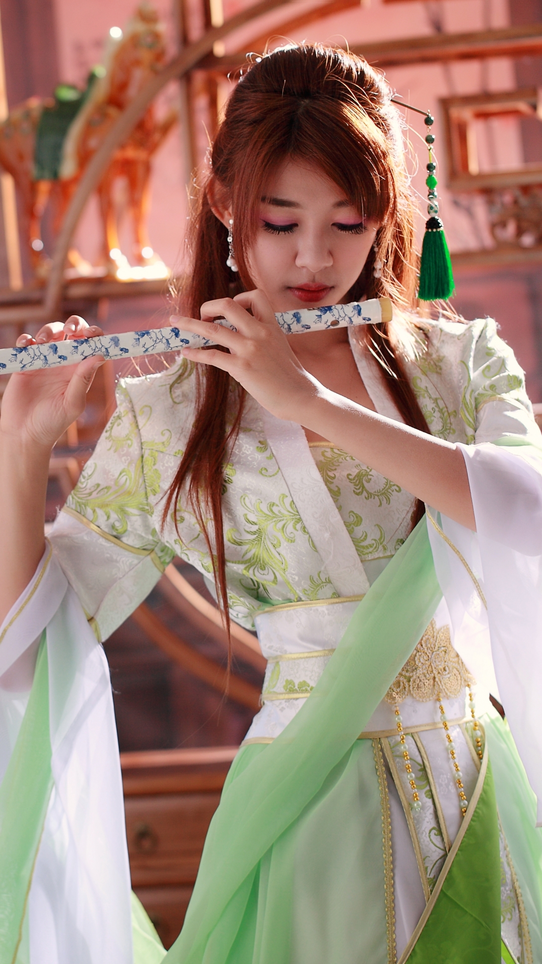 Handy-Wallpaper Musiker, Frauen, Asiatisch, Flöte, Asiatinnen, Nationaltracht, Xiǎo Zǐ kostenlos herunterladen.