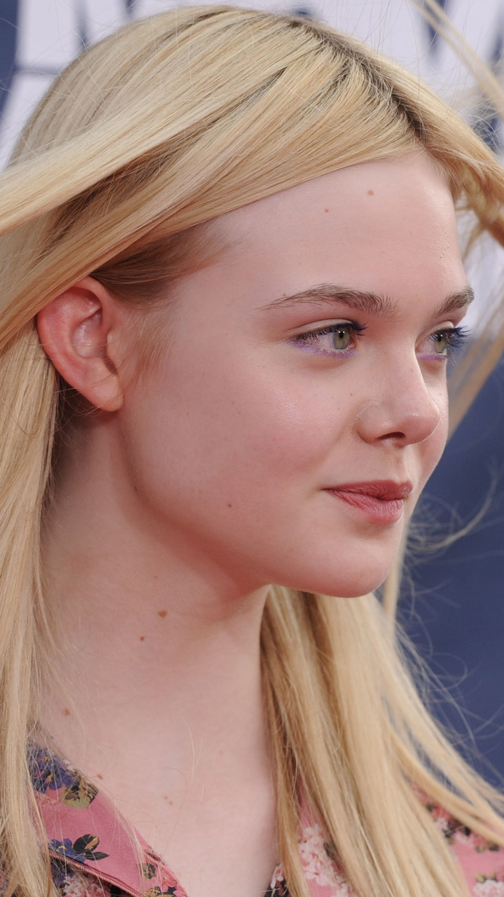 Download mobile wallpaper Blonde, American, Celebrity, Actress, Elle Fanning for free.