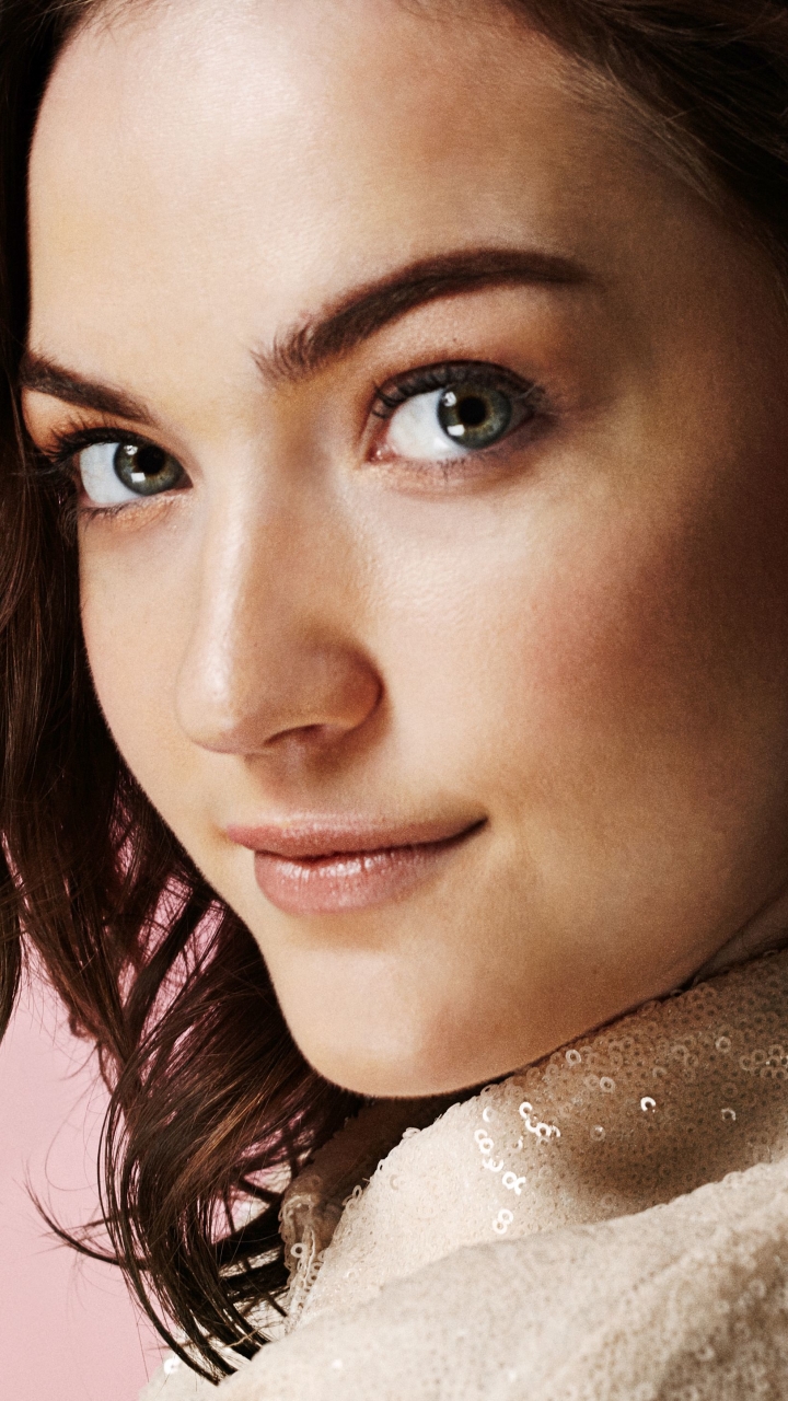 Download mobile wallpaper Close Up, Face, Brunette, Green Eyes, American, Celebrity, Actress, Violett Beane for free.