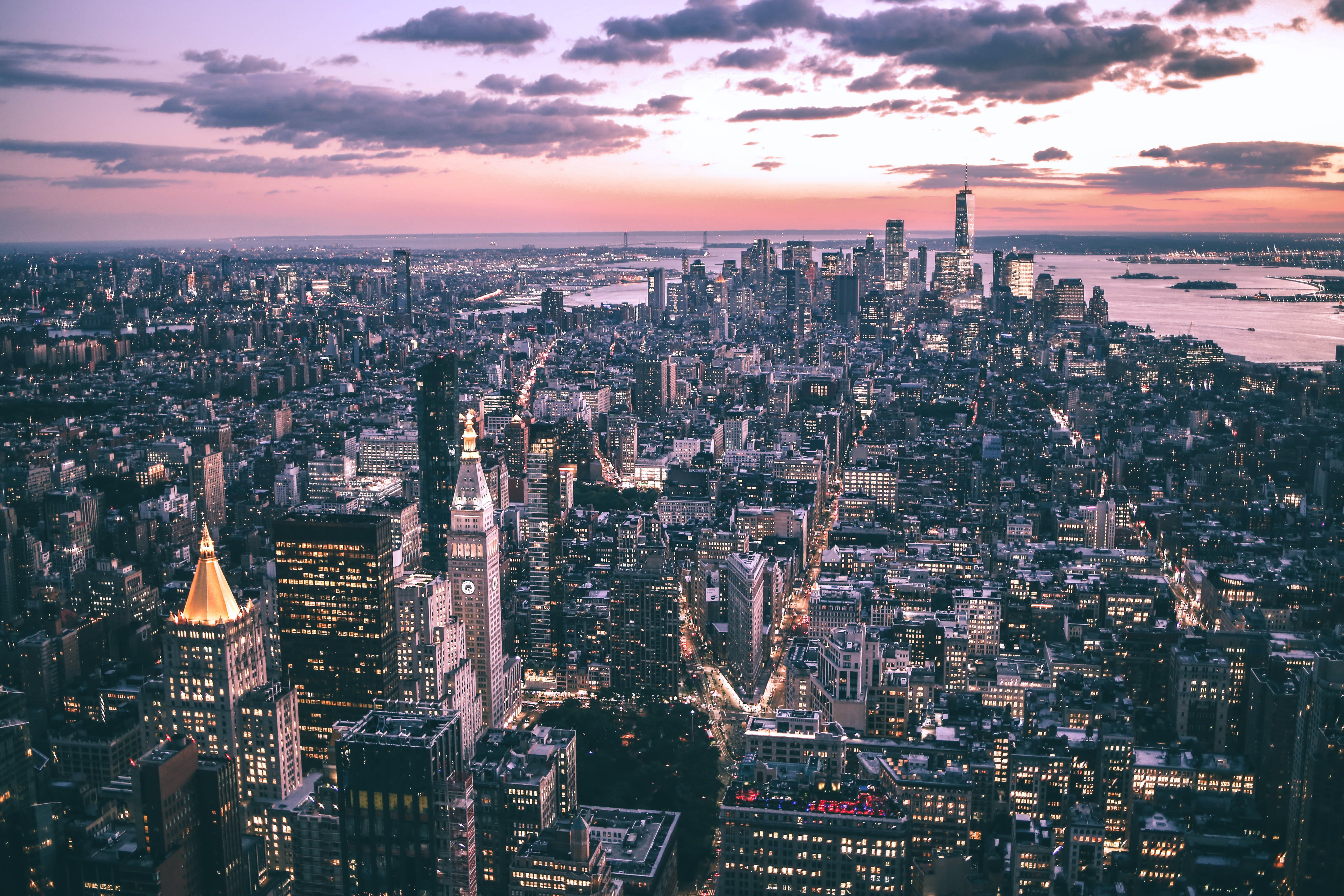96014 télécharger l'image new york, villes, crépuscule, ville, imeuble, bâtiment, vue d'en haut, vue d’en haut, côte - fonds d'écran et économiseurs d'écran gratuits