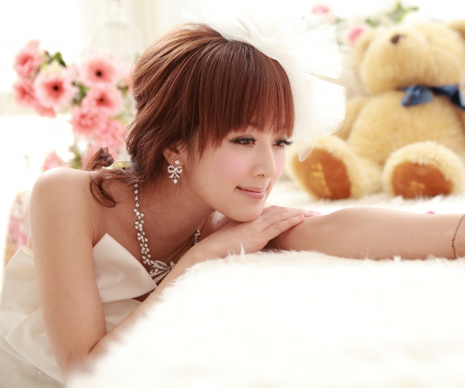 Free download wallpaper Teddy Bear, Smile, Dress, Women, Asian, Mikako Zhang Kaijie, Taiwanese on your PC desktop