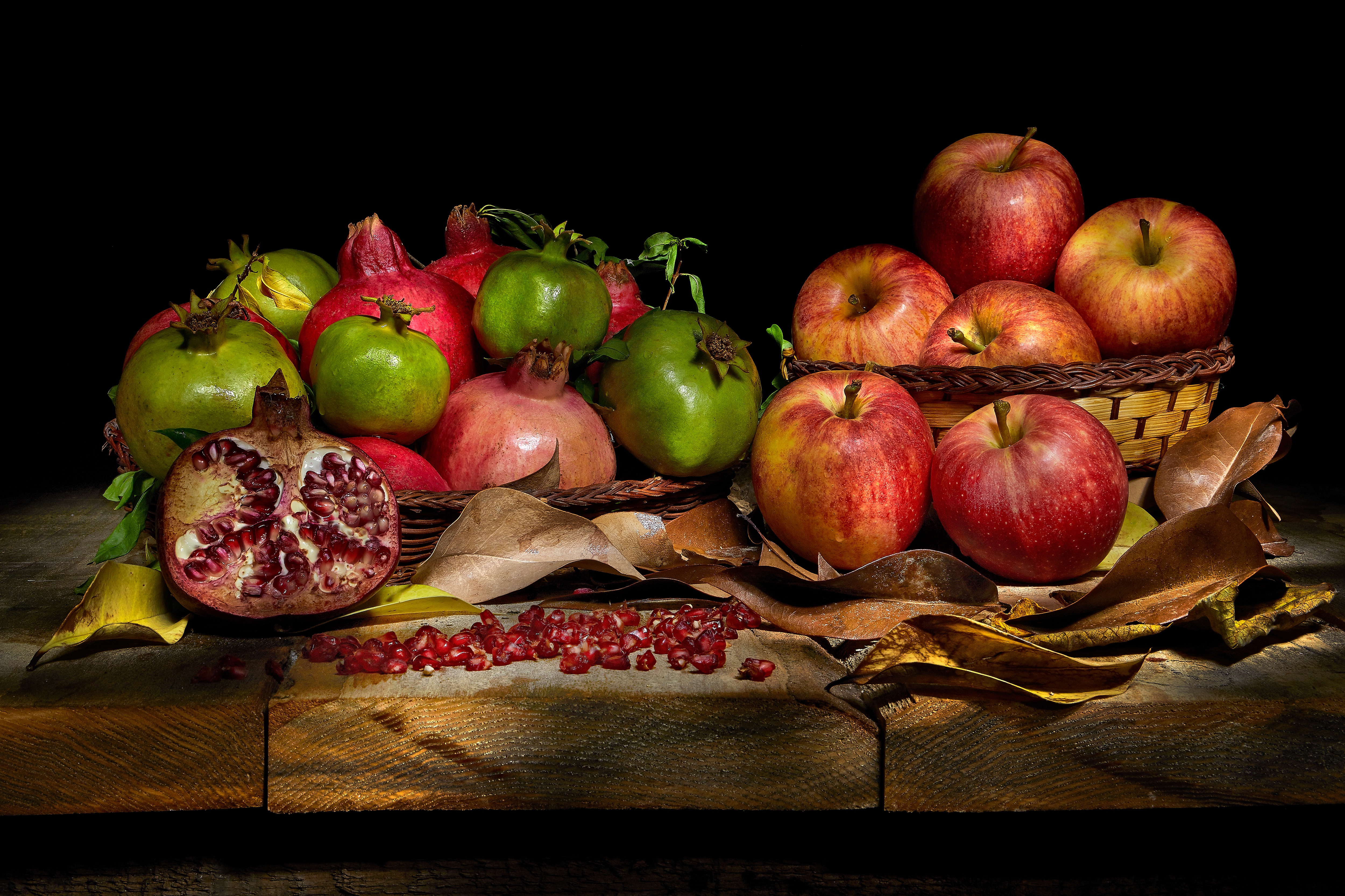 Handy-Wallpaper Granatapfel, Frucht, Apfel, Nahrungsmittel, Stillleben, Früchte kostenlos herunterladen.