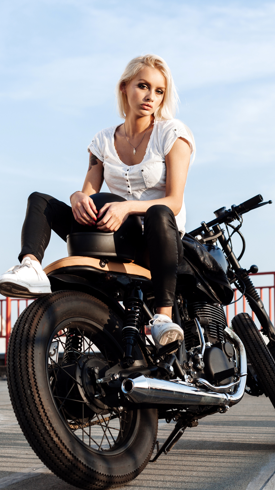 Скачати мобільні шпалери Мотоцикл, Блондинка, Жінки, Дівчата Та Мотоцикли безкоштовно.