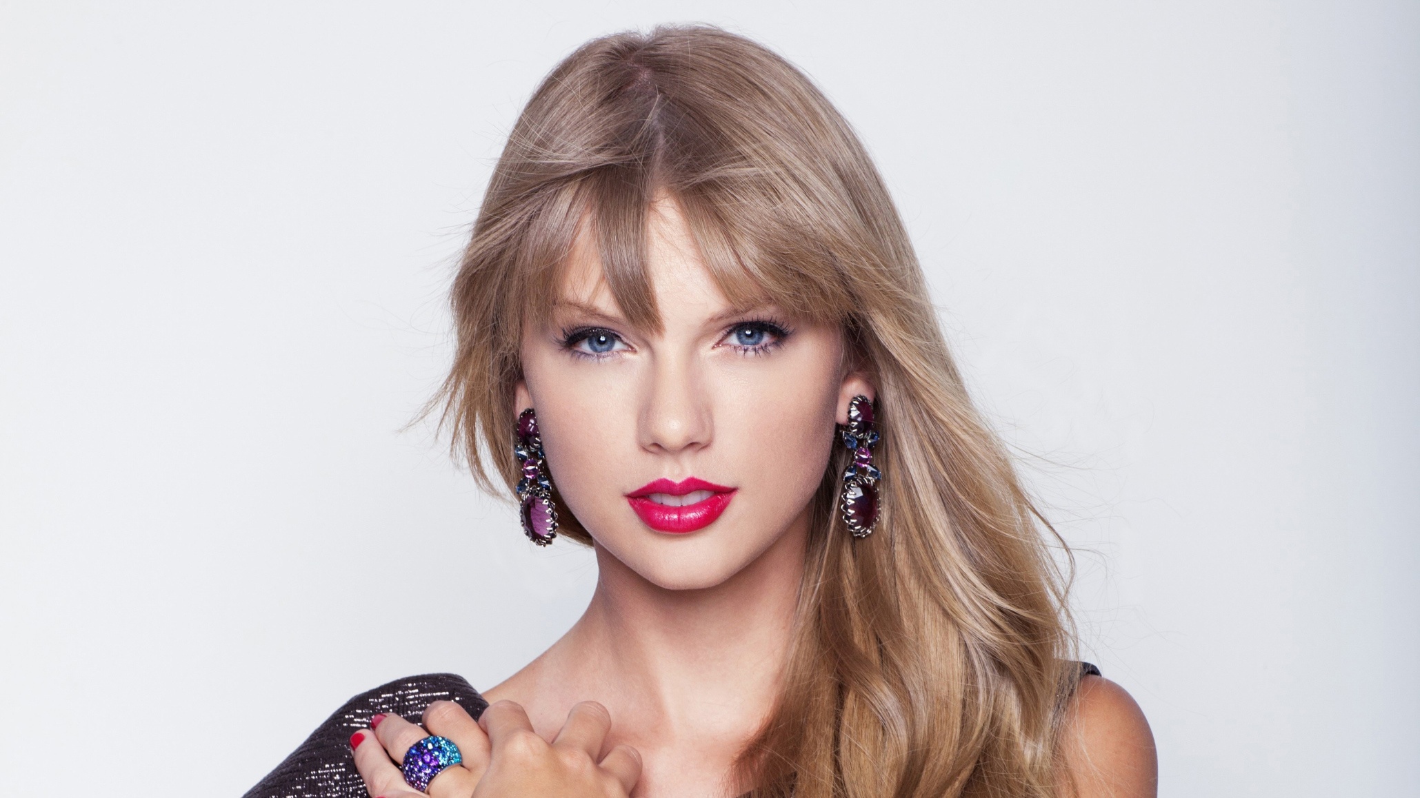 Laden Sie das Musik, Sänger, Gesicht, Ohrringe, Blaue Augen, Amerikanisch, Blondinen, Taylor Swift, Lippenstift-Bild kostenlos auf Ihren PC-Desktop herunter