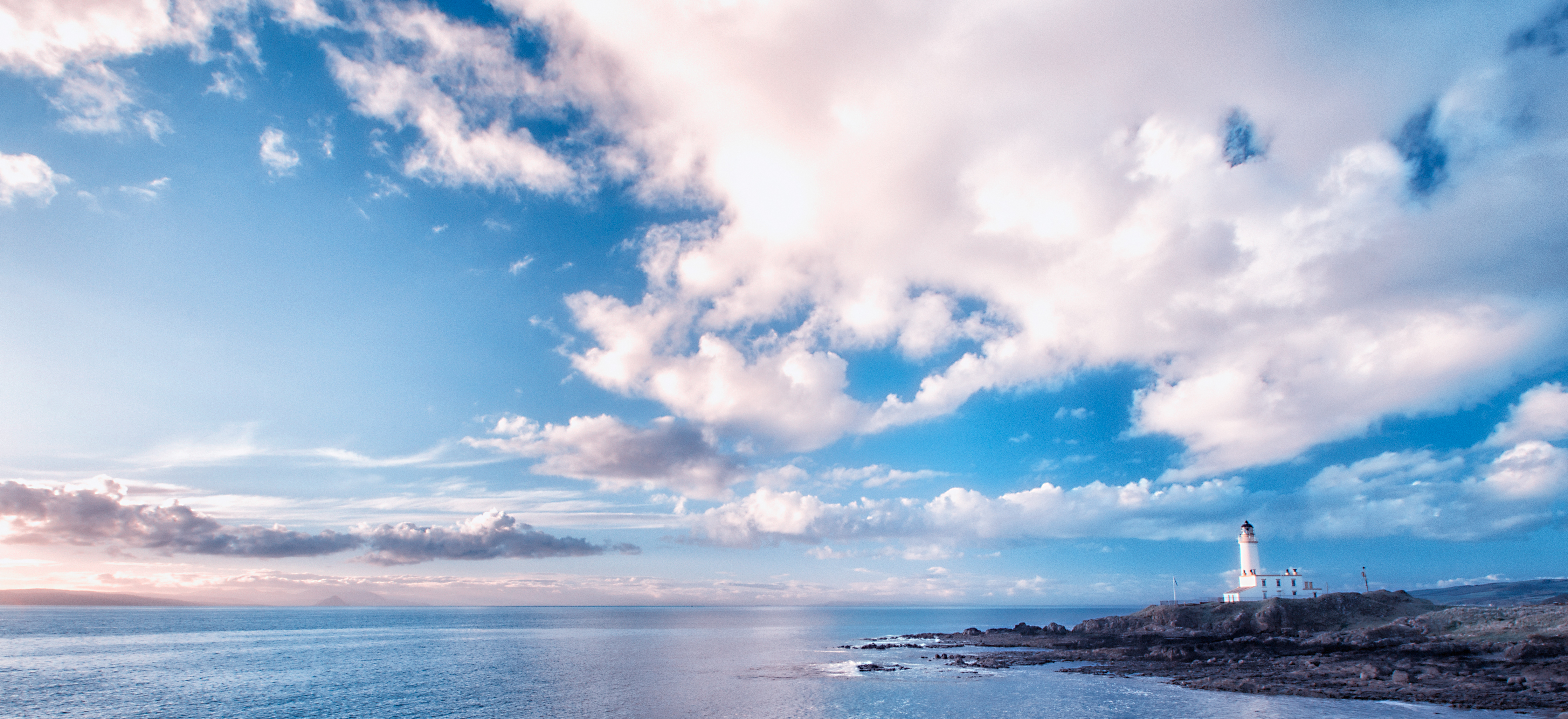 Free download wallpaper Horizon, Ocean, Scotland, Lighthouse, Man Made on your PC desktop