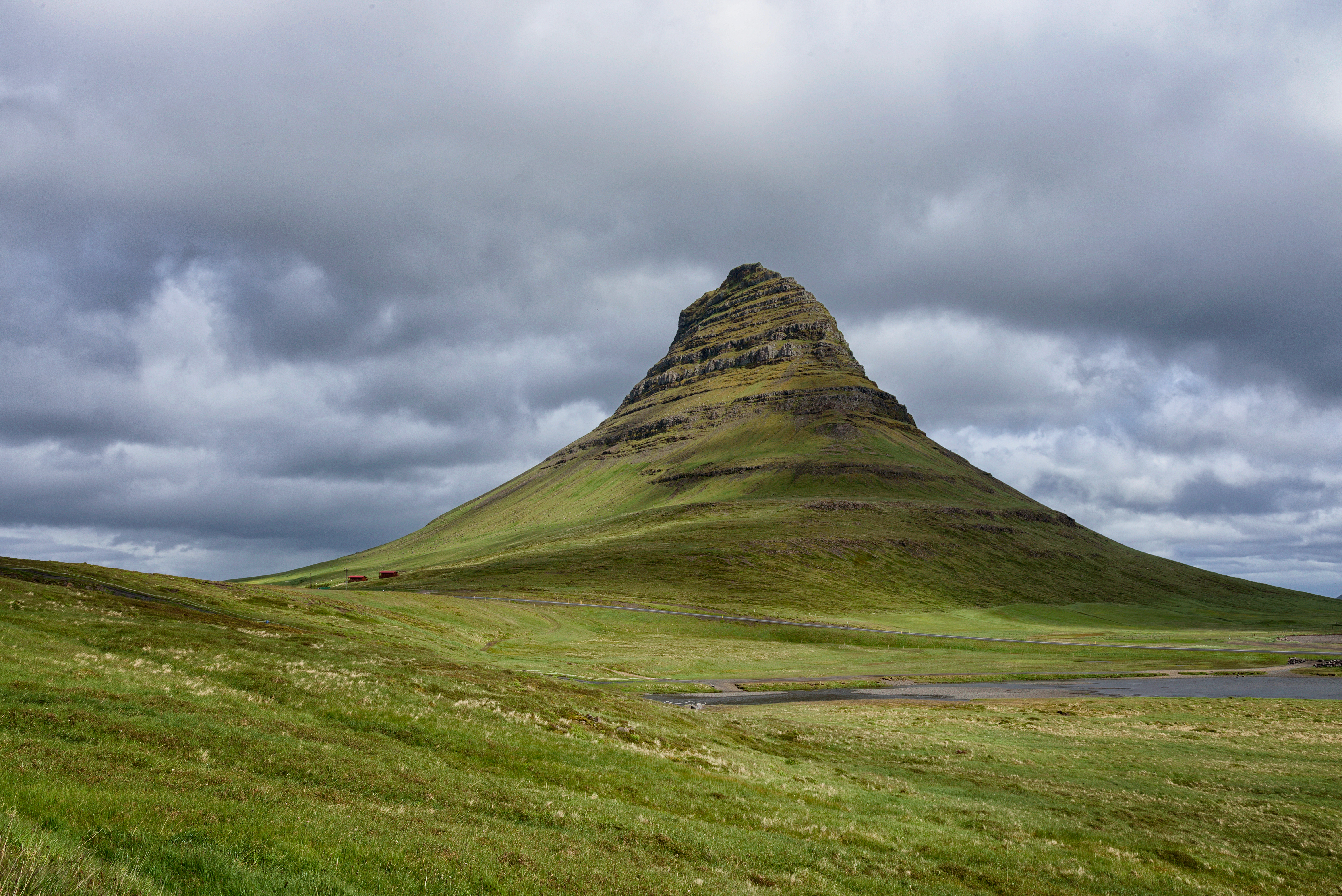 140834 завантажити шпалери ісландія, пейзаж, природа, гора, вершина, верх, холм, пагорбі - заставки і картинки безкоштовно