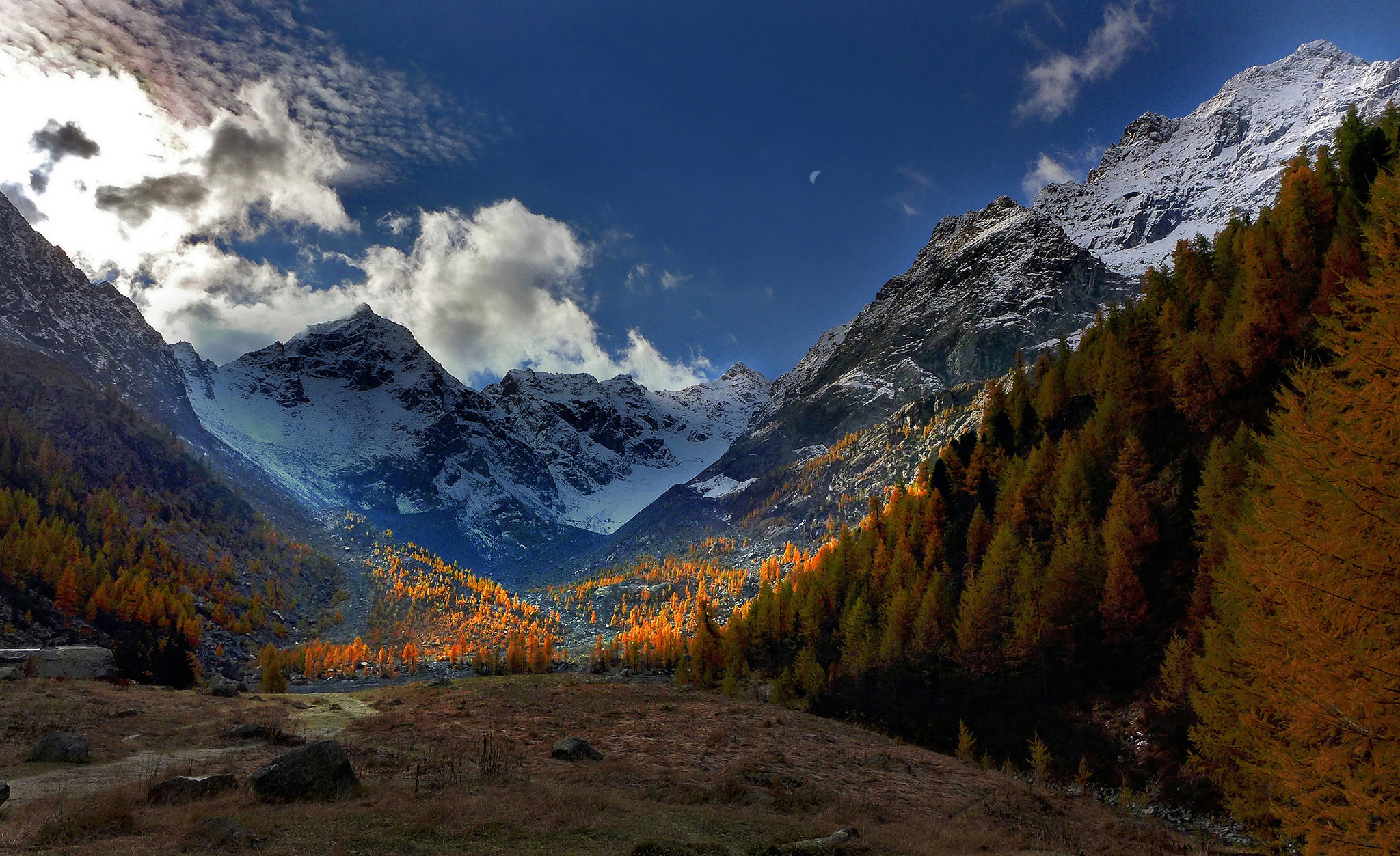 Handy-Wallpaper Landschaft, Natur, Herbst, Wald, Gebirge, Berge, Erde/natur kostenlos herunterladen.