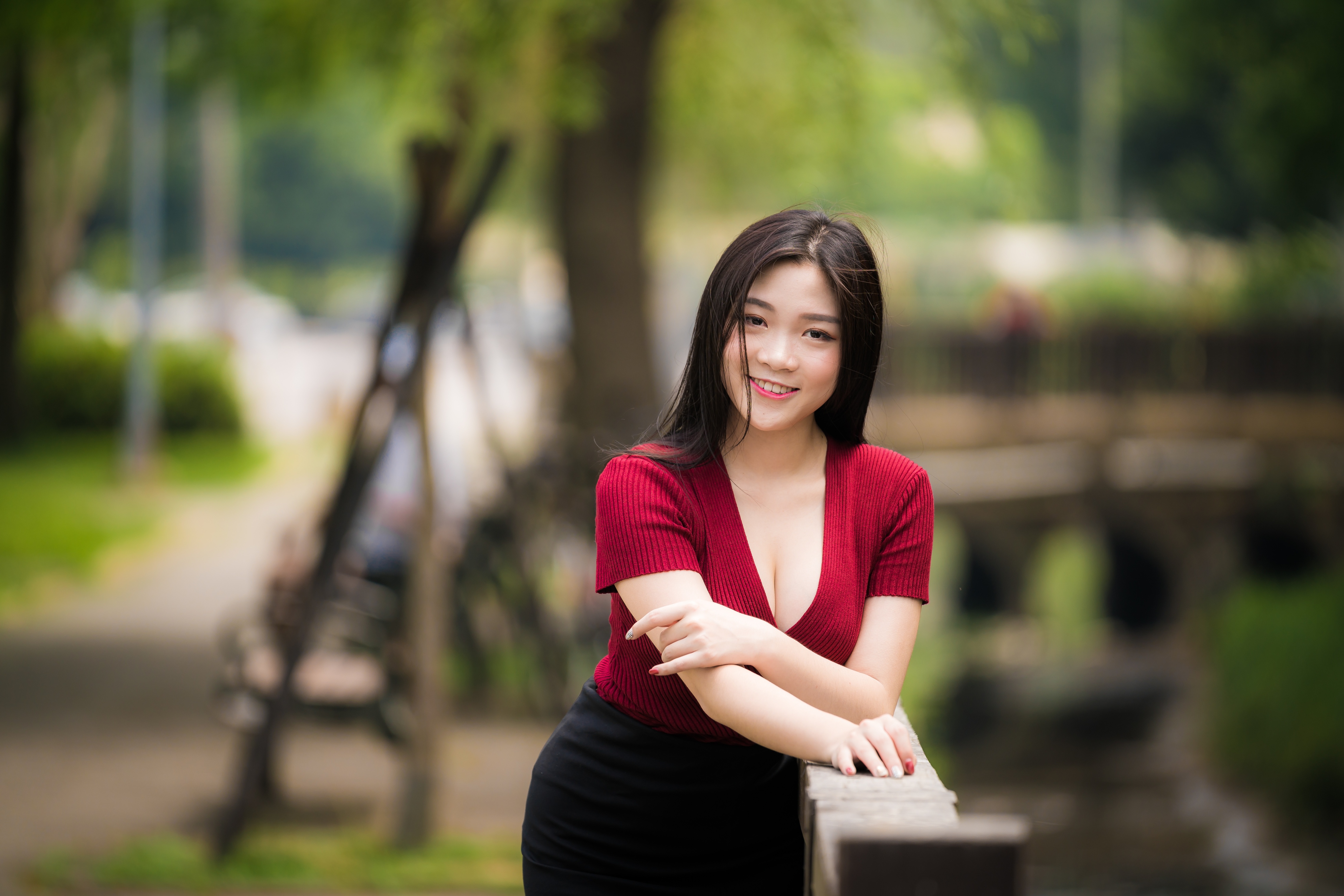 Free download wallpaper Smile, Model, Women, Asian, Black Hair, Depth Of Field on your PC desktop