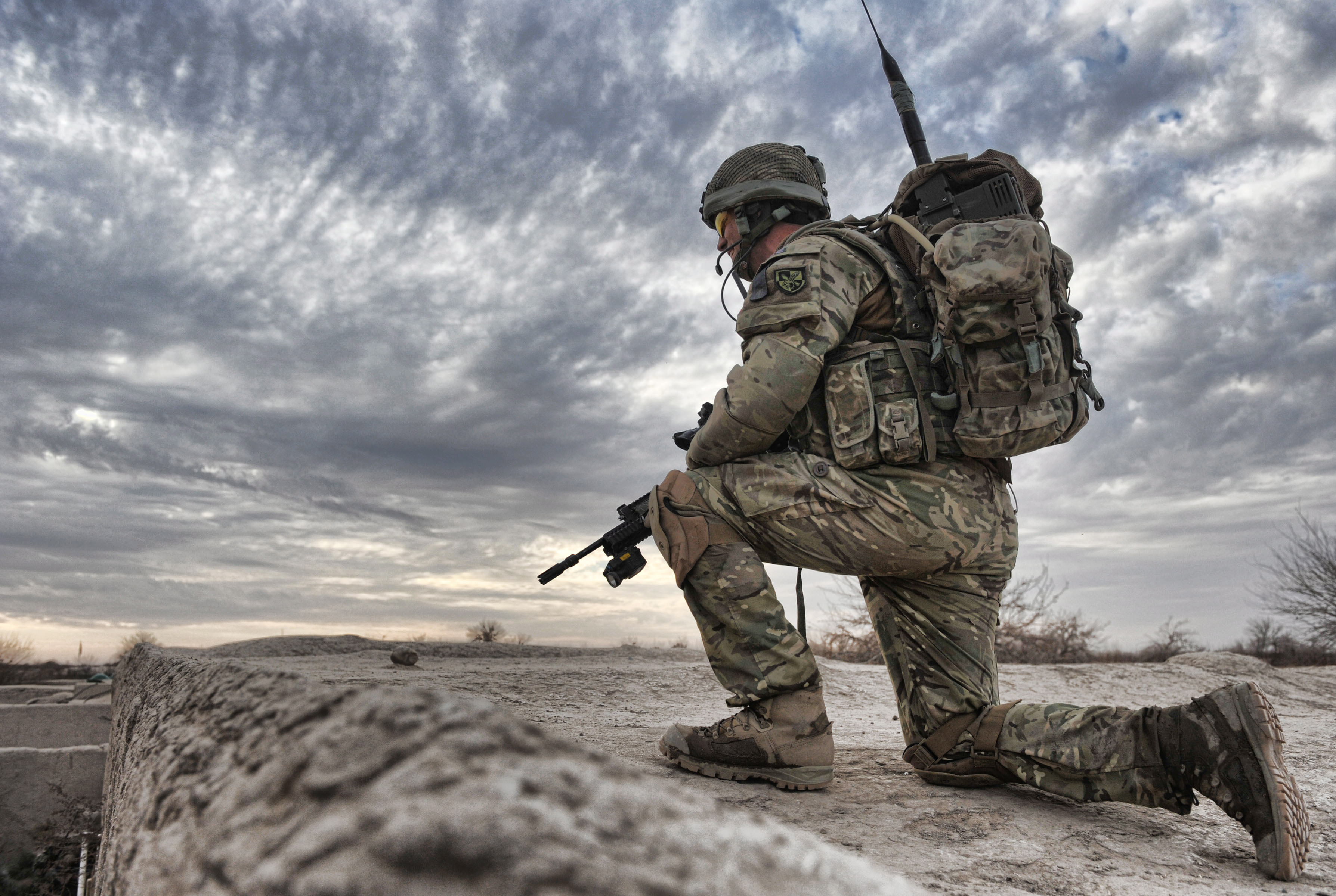 Baixe gratuitamente a imagem Militar, Soldado, Pistola na área de trabalho do seu PC