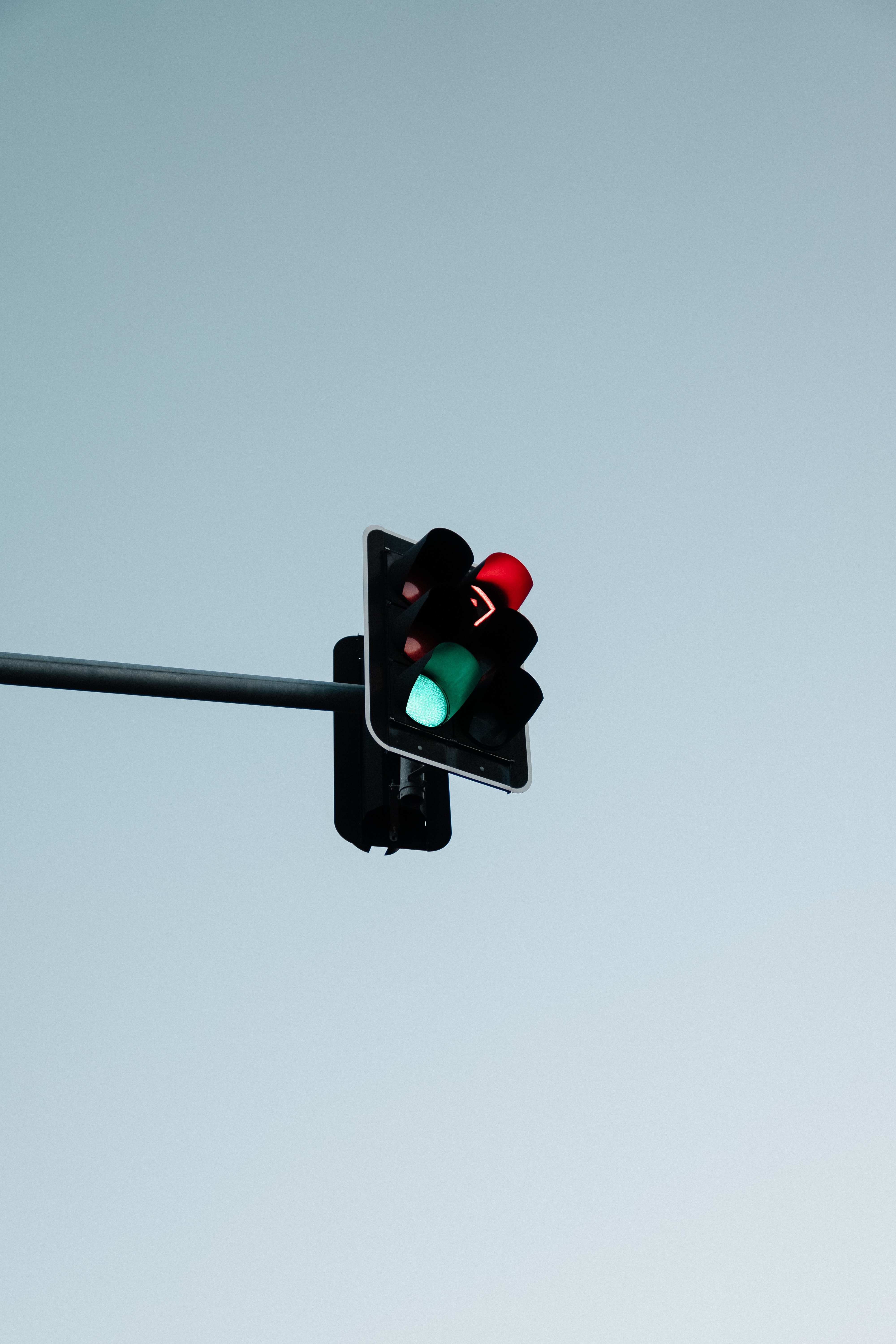 Free download wallpaper Sky, Miscellanea, Miscellaneous, Sign, Traffic Light on your PC desktop